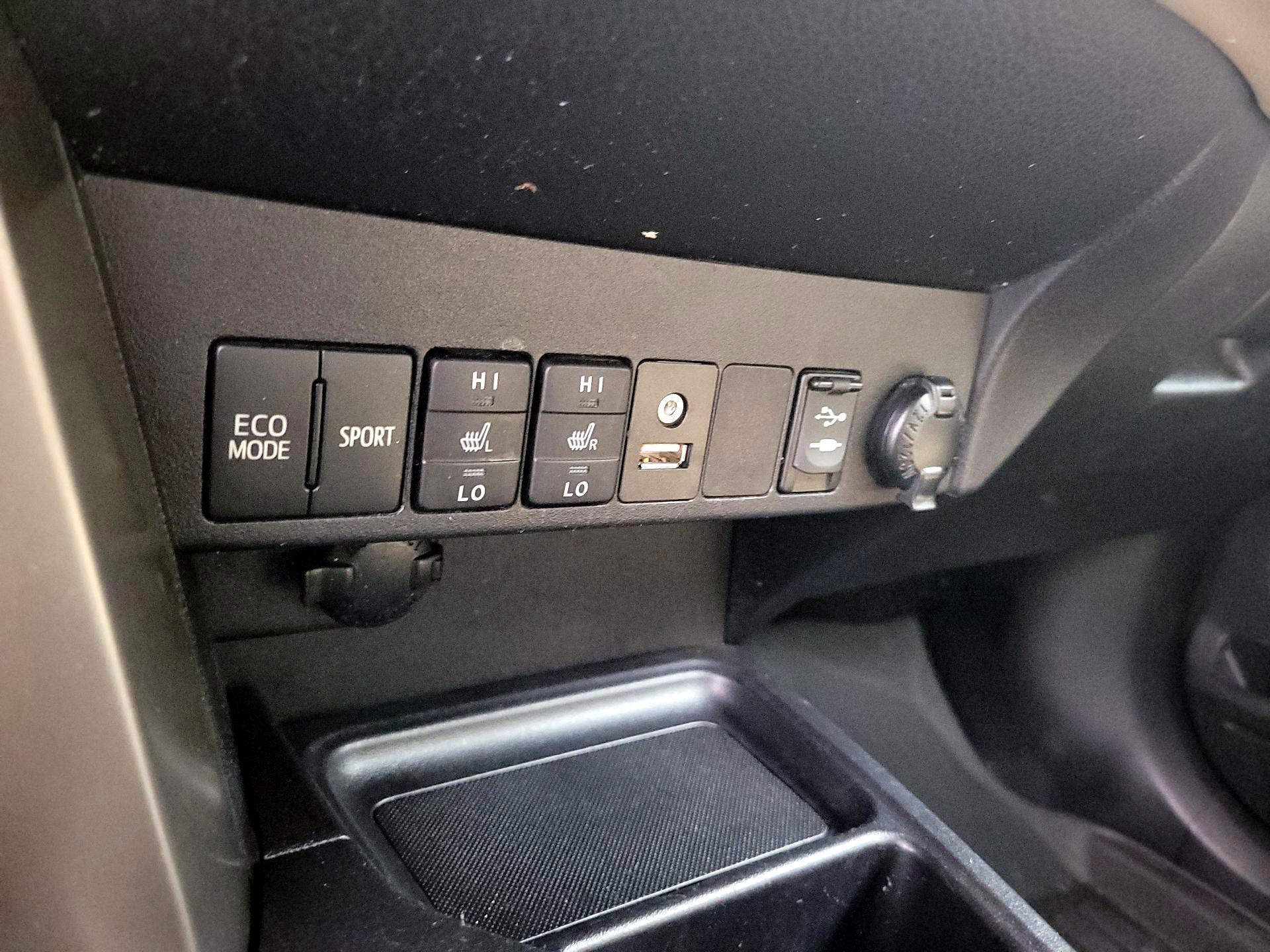 Thumbnail: 2015 Toyota RAV4 - 18