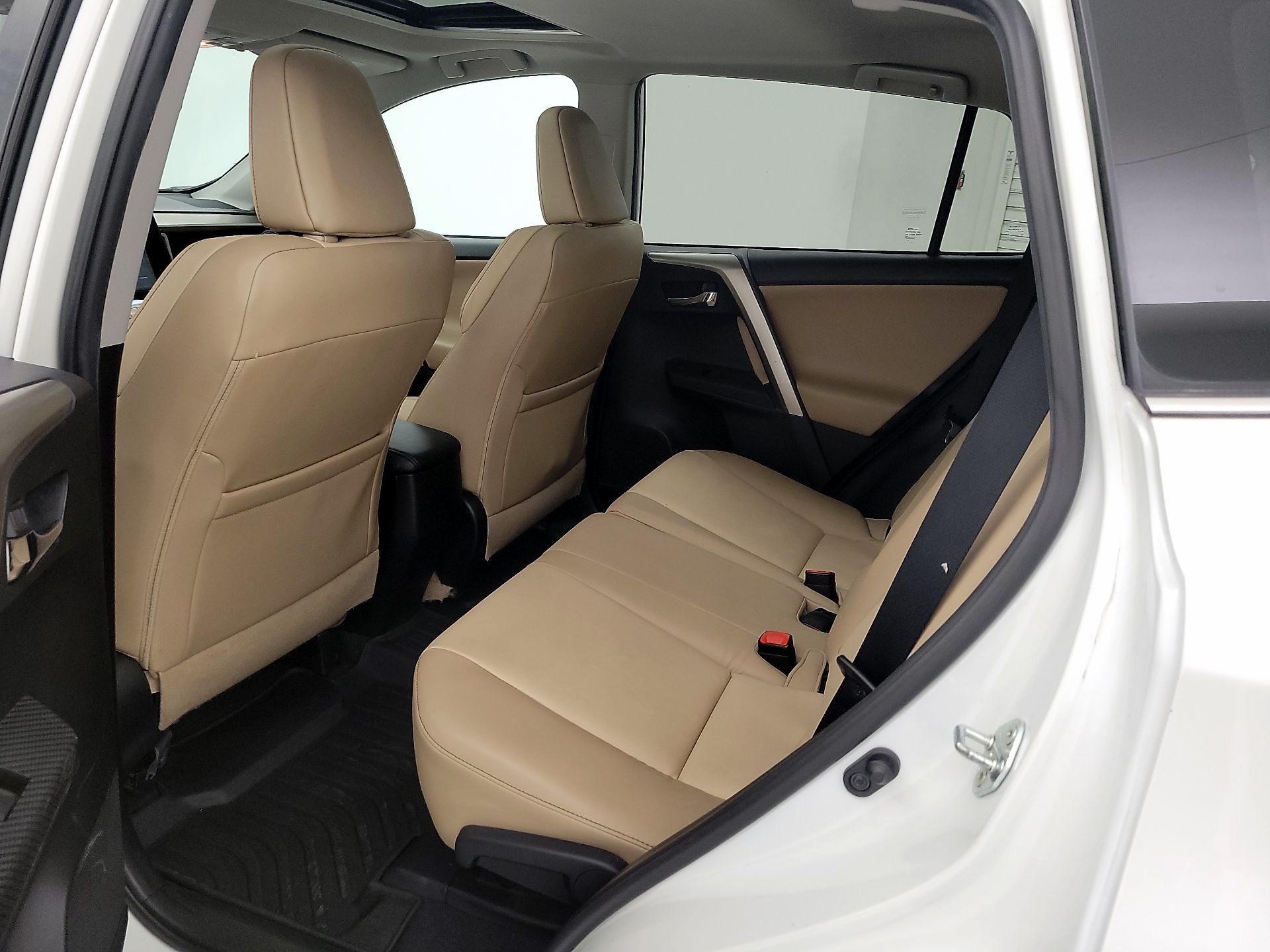 Thumbnail: 2015 Toyota RAV4 - 20