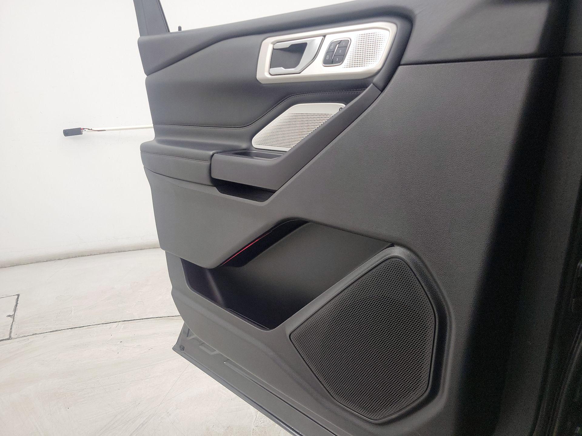 Thumbnail: 2020 Ford Explorer - 12