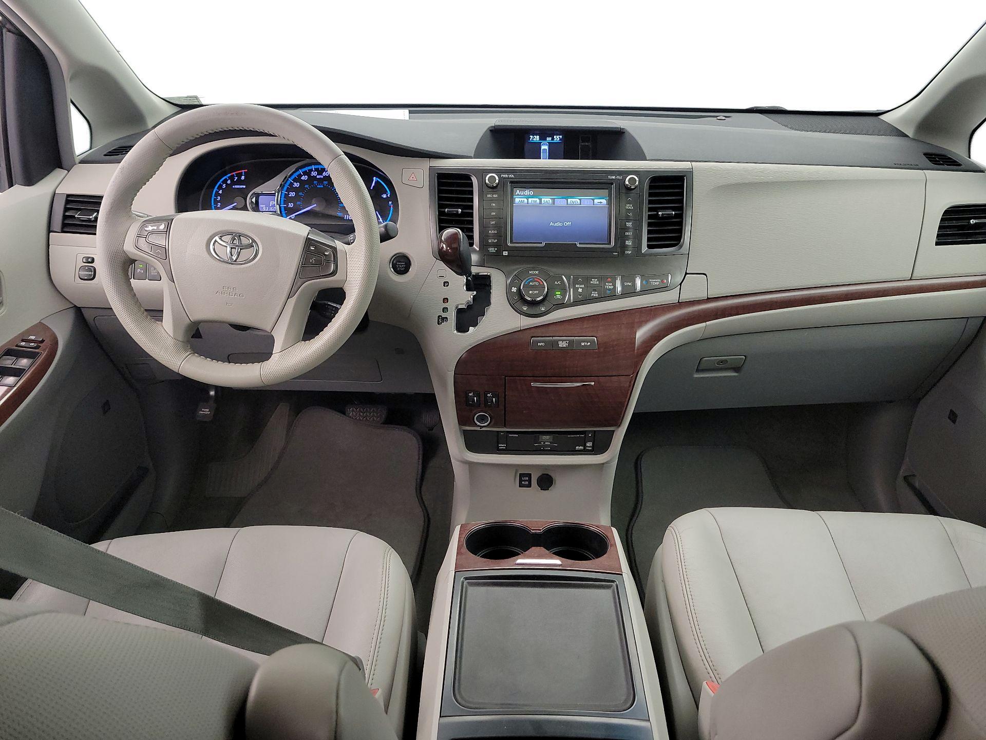 Thumbnail: 2014 Toyota Sienna - 9