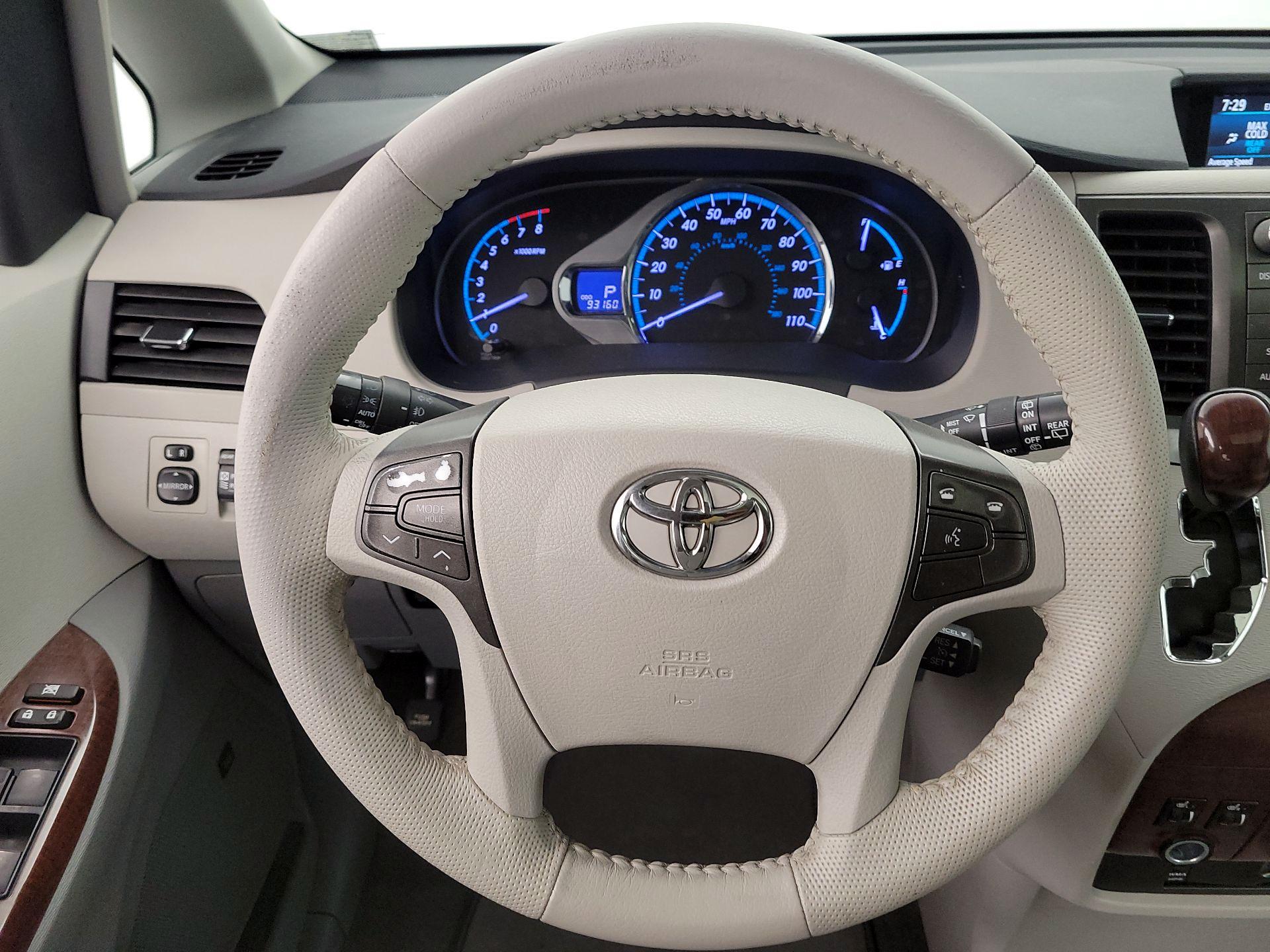 Thumbnail: 2014 Toyota Sienna - 10