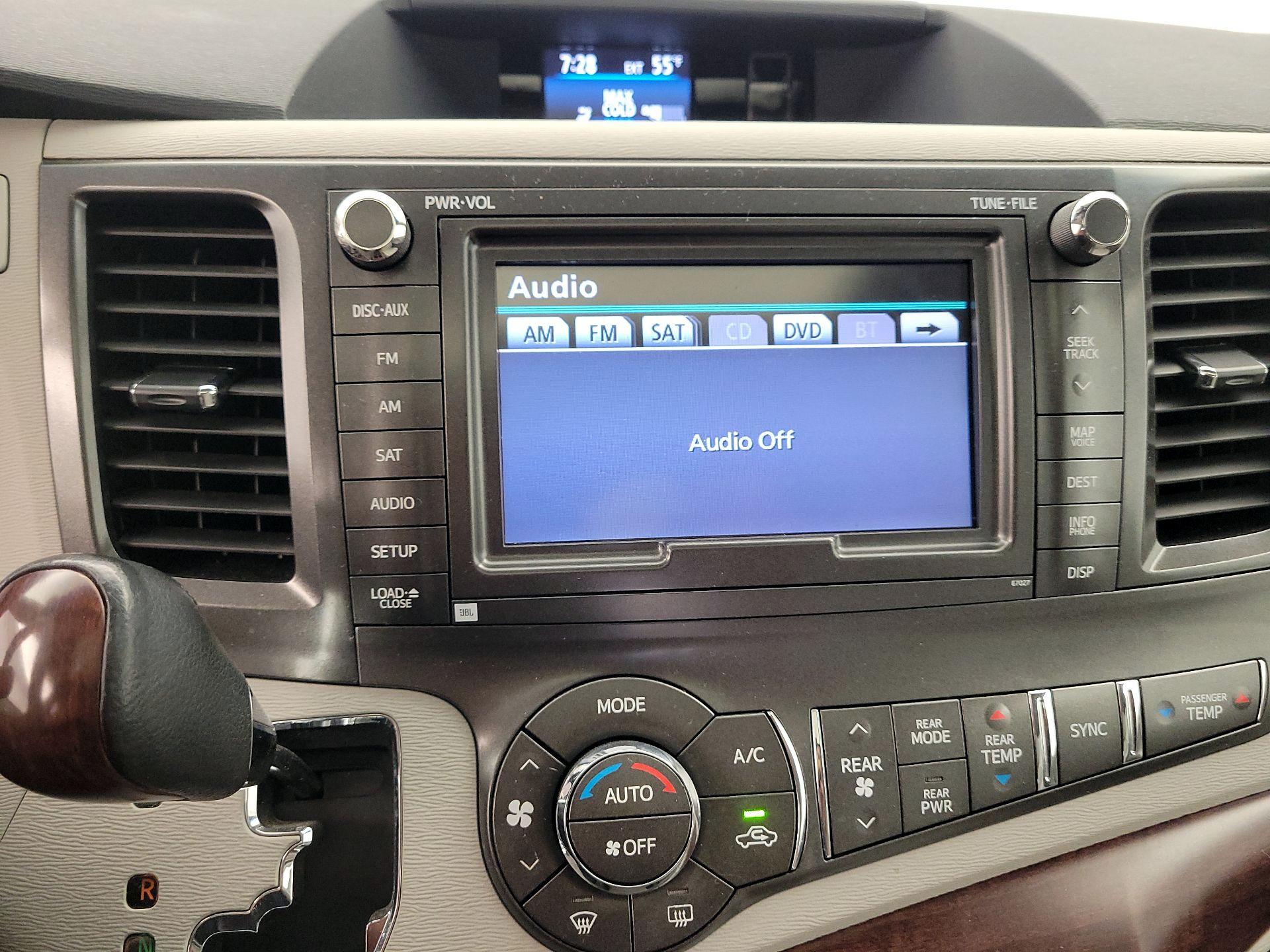 Thumbnail: 2014 Toyota Sienna - 15