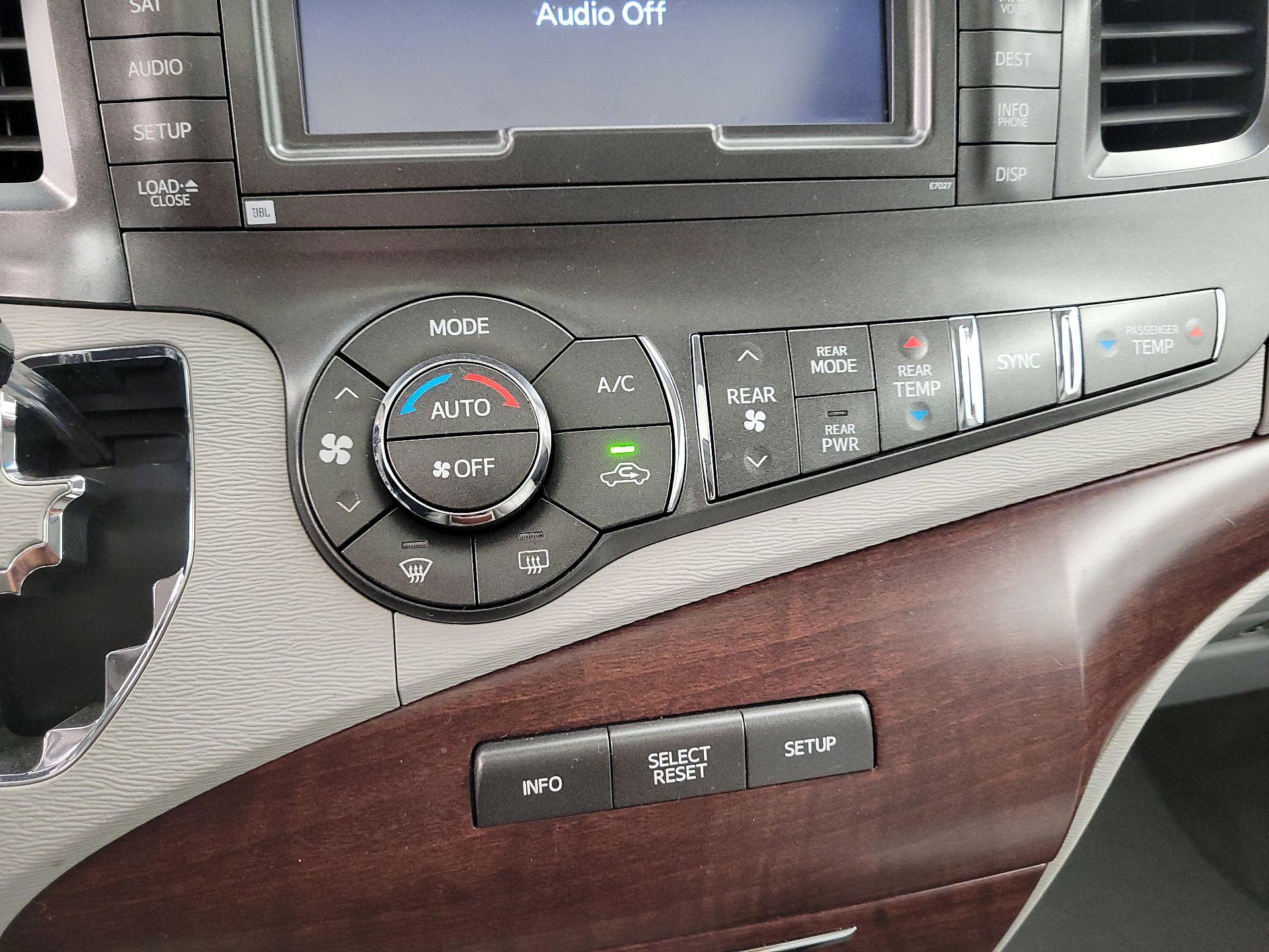 Thumbnail: 2014 Toyota Sienna - 16
