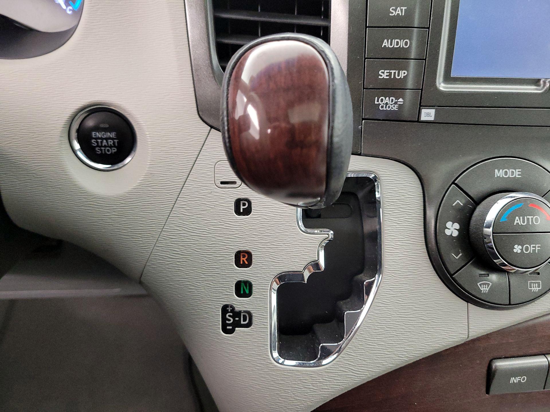 Thumbnail: 2014 Toyota Sienna - 17