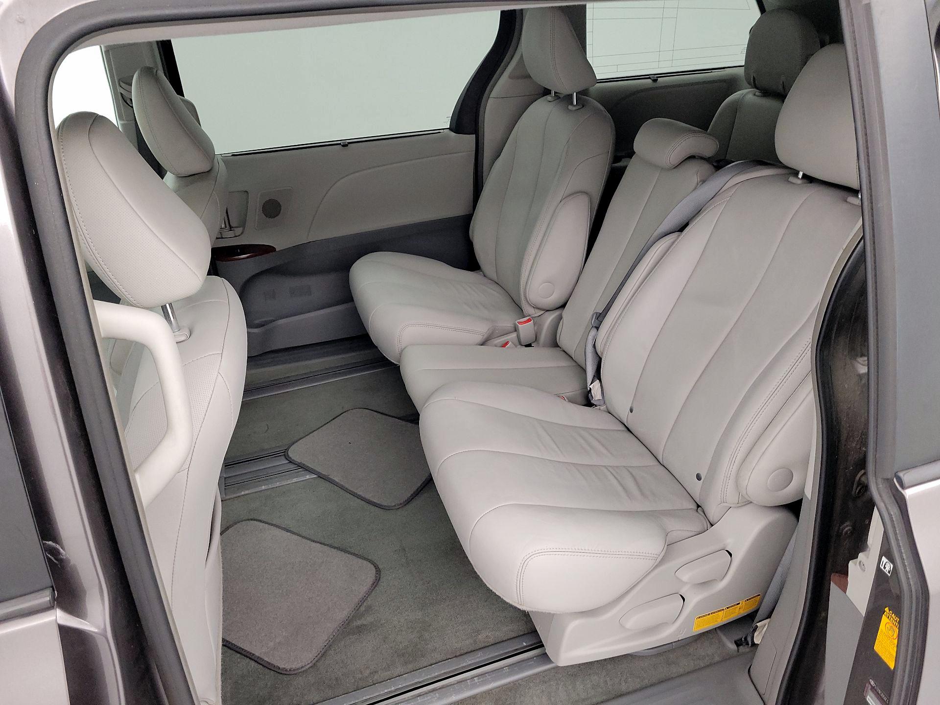 Thumbnail: 2014 Toyota Sienna - 19