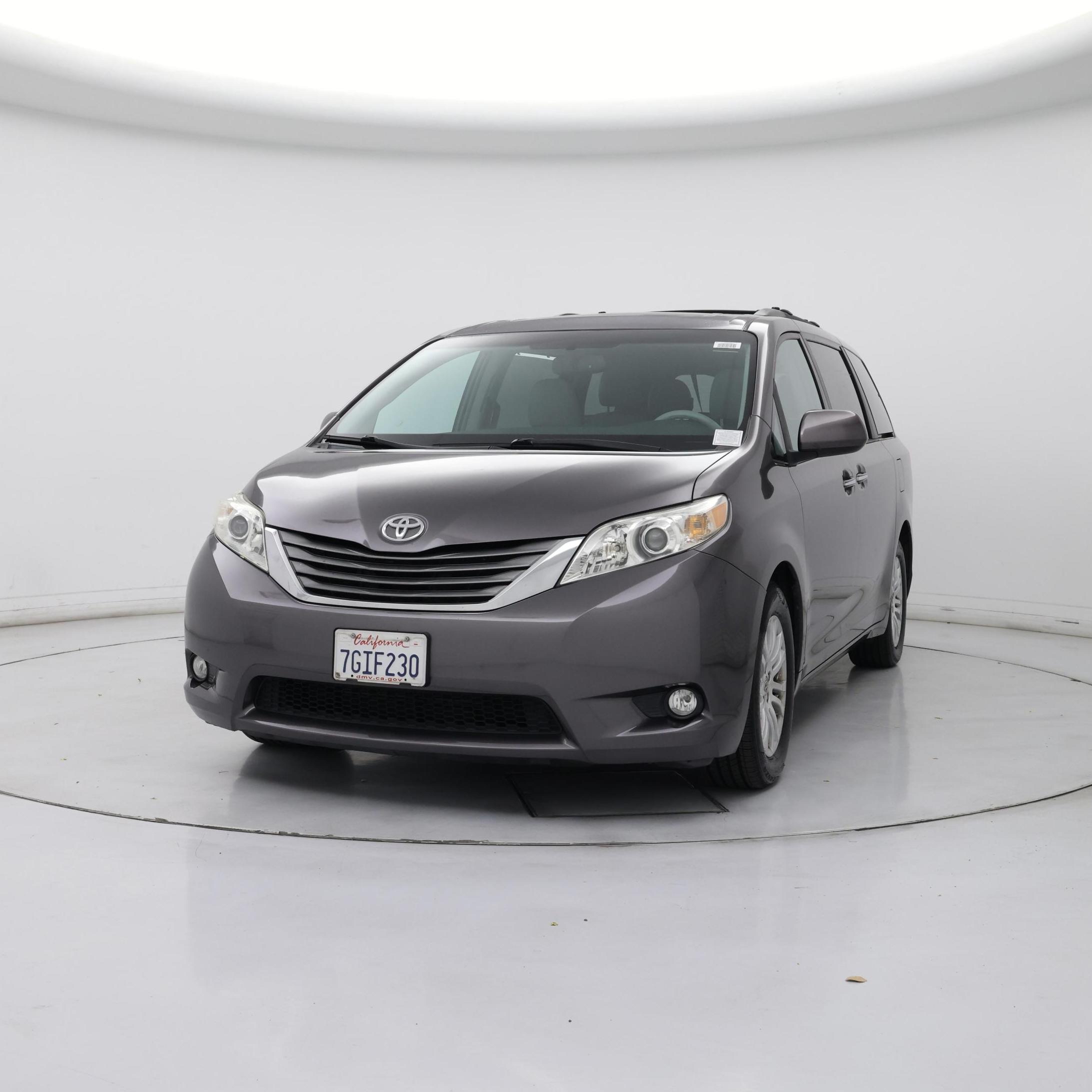 Thumbnail: 2014 Toyota Sienna - 4