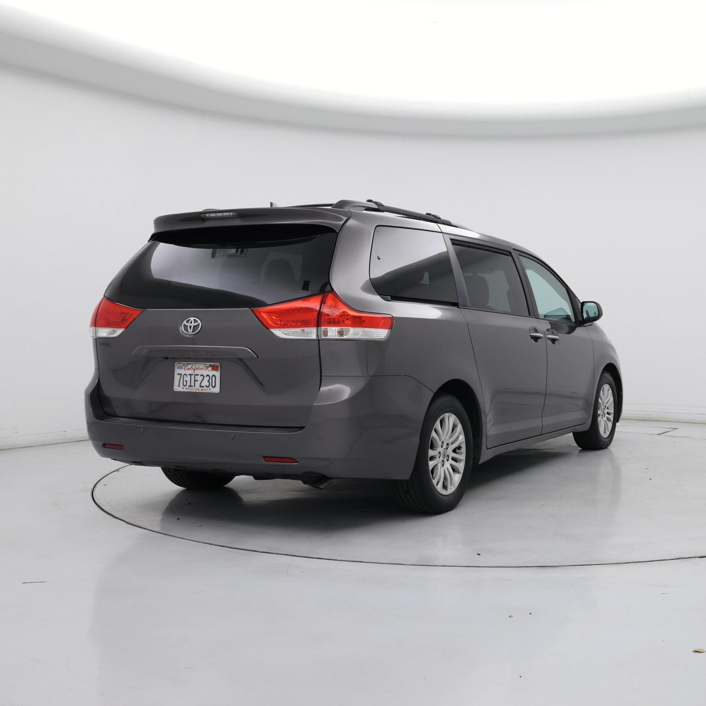 Thumbnail: 2014 Toyota Sienna - 8