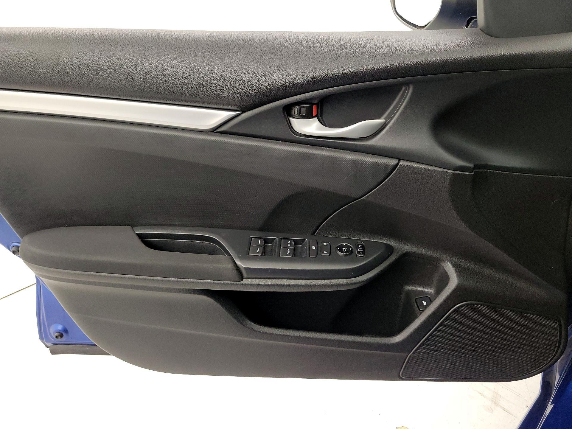 Thumbnail: 2016 Honda Civic - 12