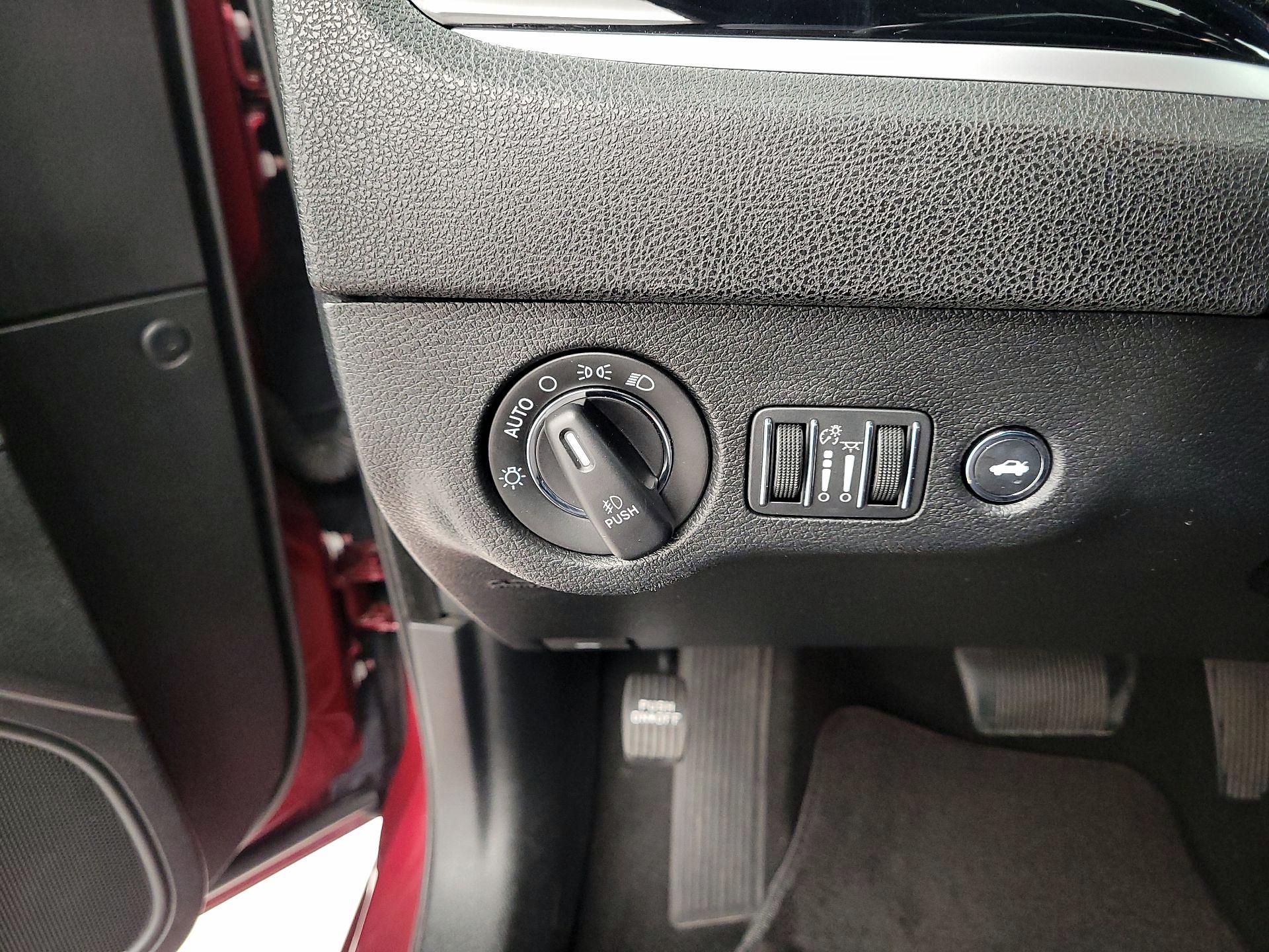 Thumbnail: 2019 Chrysler 300 - 13