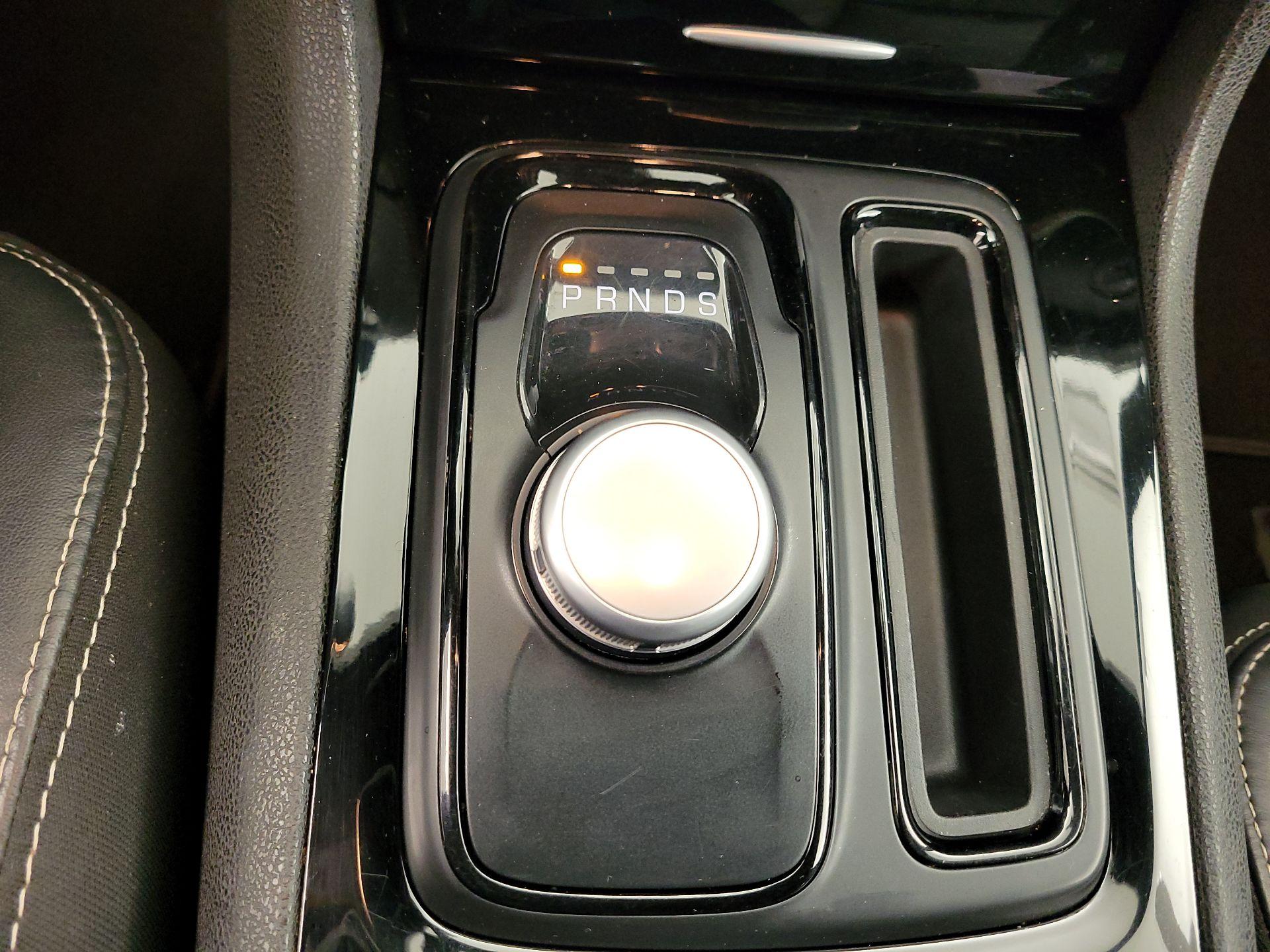 Thumbnail: 2019 Chrysler 300 - 17