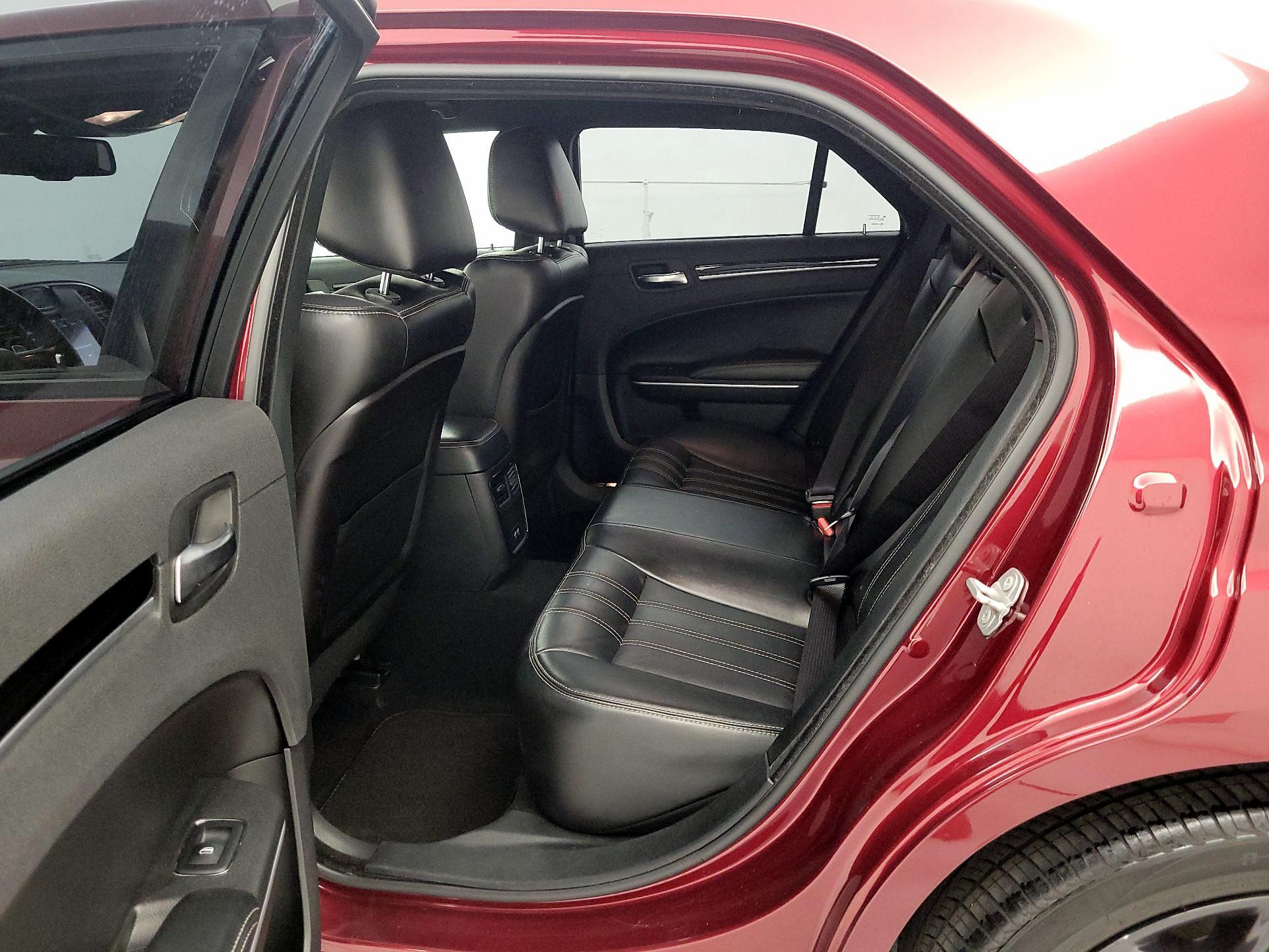 Thumbnail: 2019 Chrysler 300 - 18