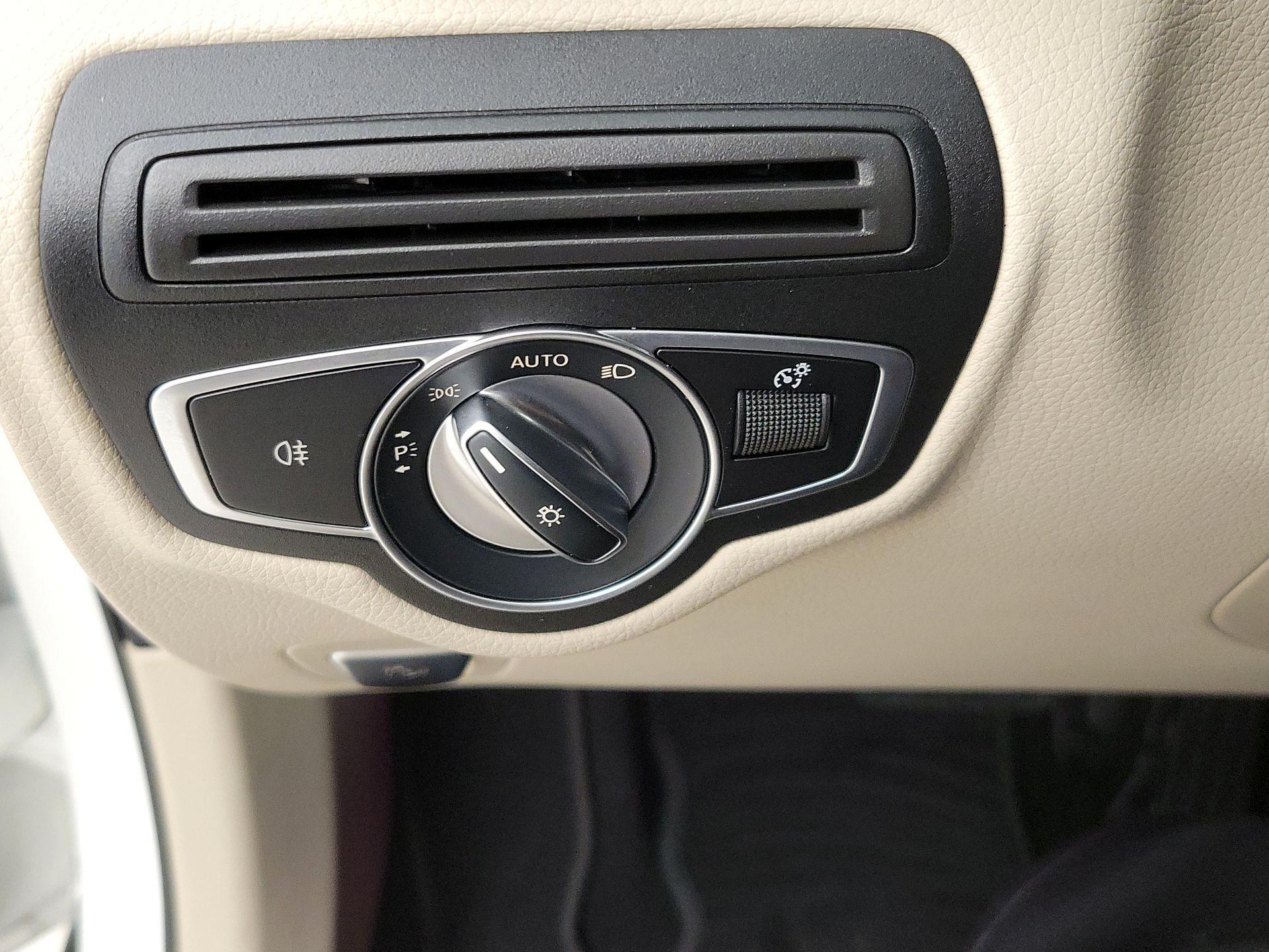 Thumbnail: 2022 Mercedes-Benz GLC - 13