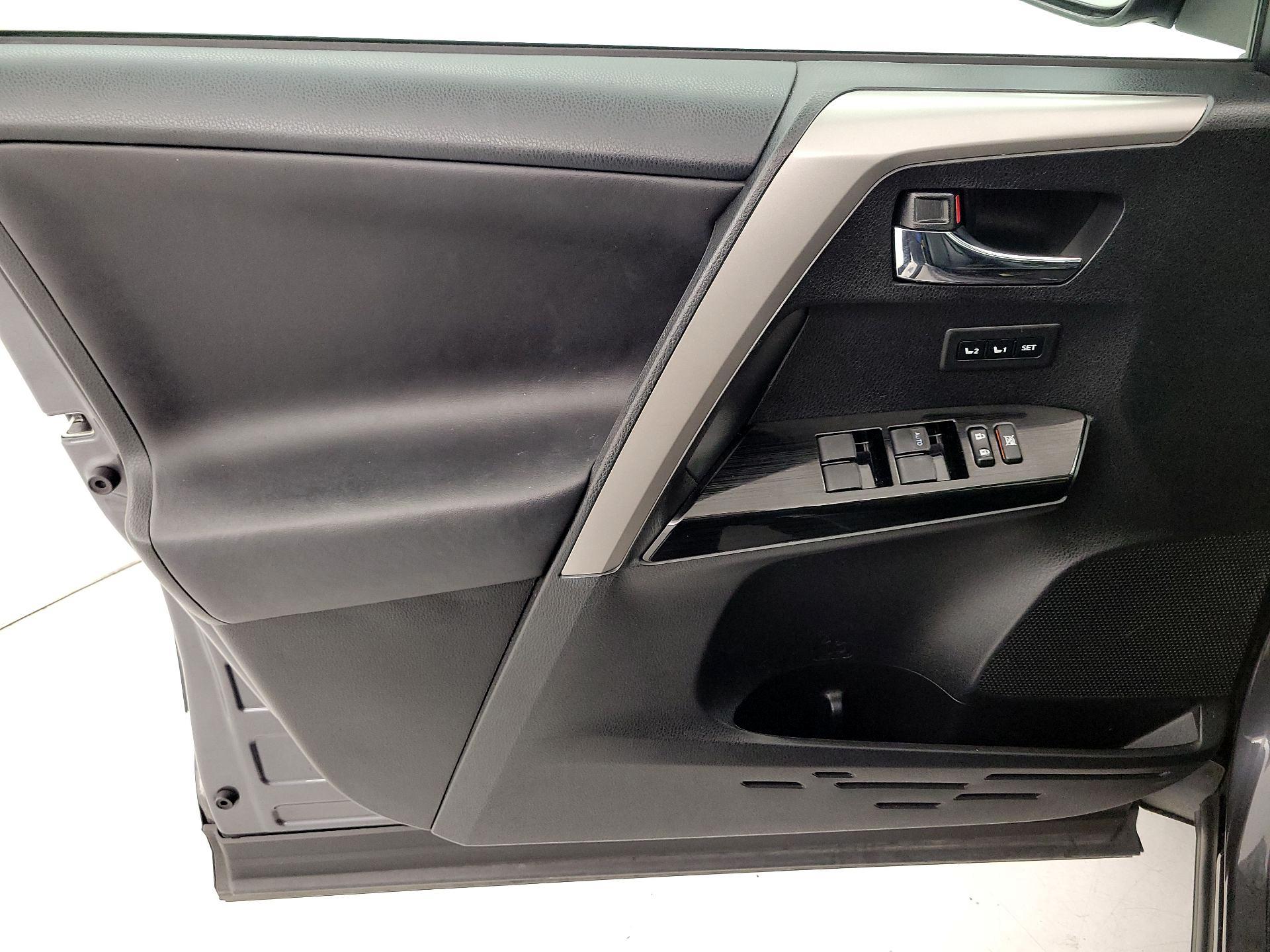 Thumbnail: 2017 Toyota RAV4 - 12