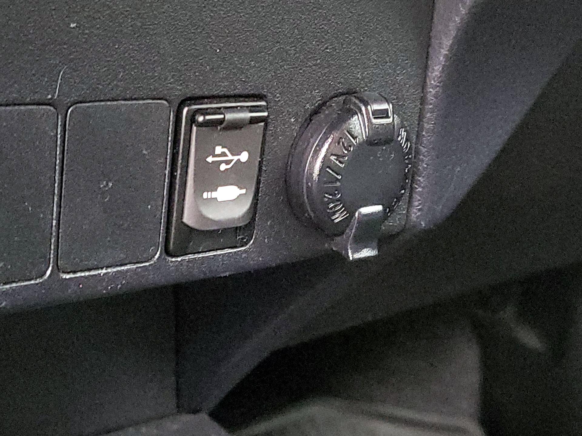 Thumbnail: 2017 Toyota RAV4 - 18