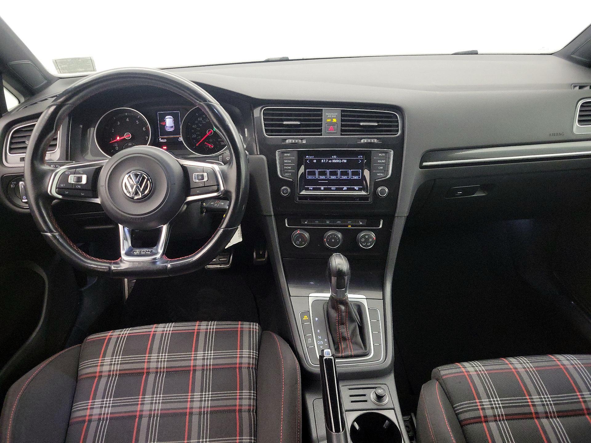 Thumbnail: 2015 Volkswagen Golf - 9