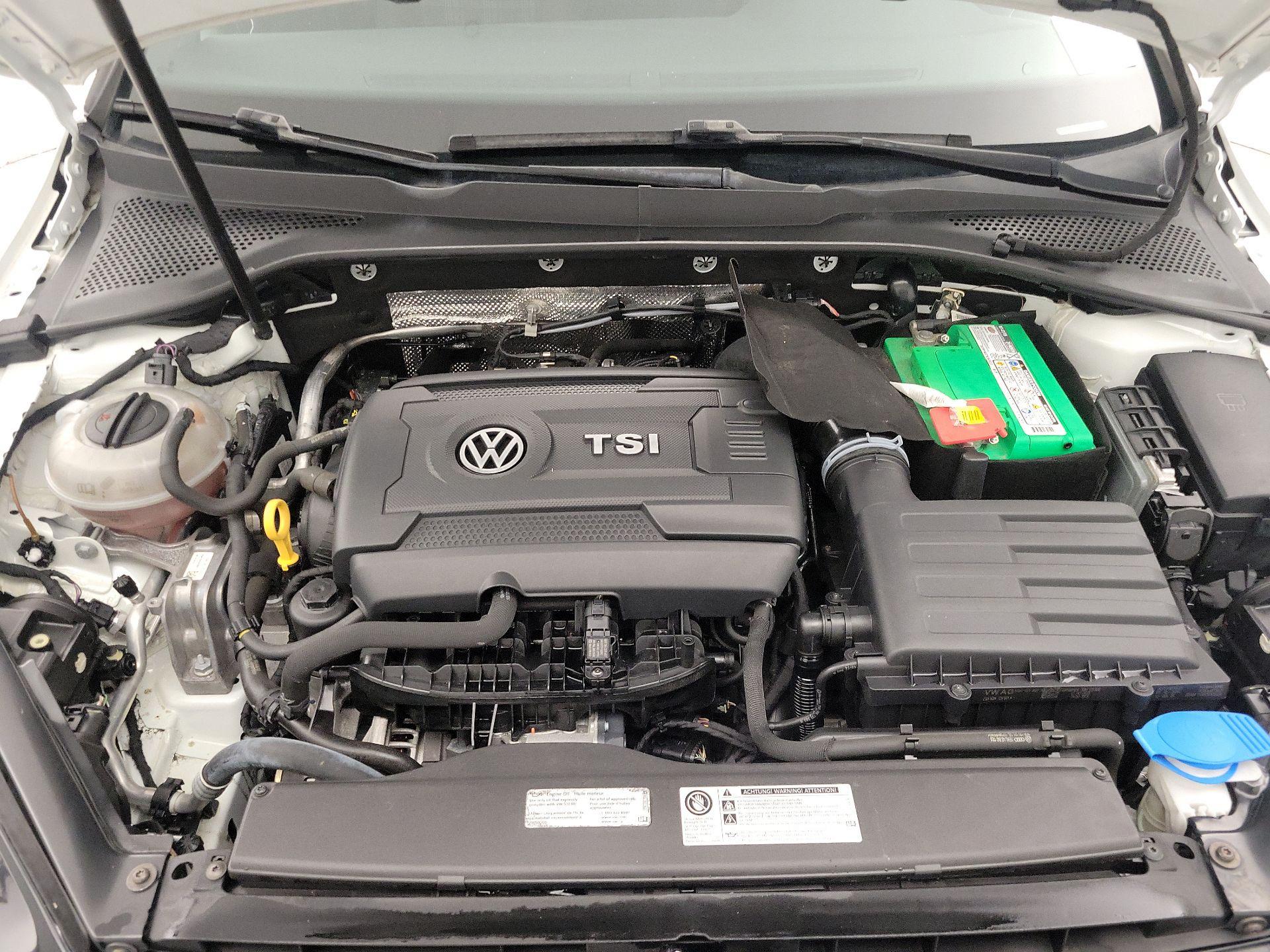 Thumbnail: 2015 Volkswagen Golf - 20