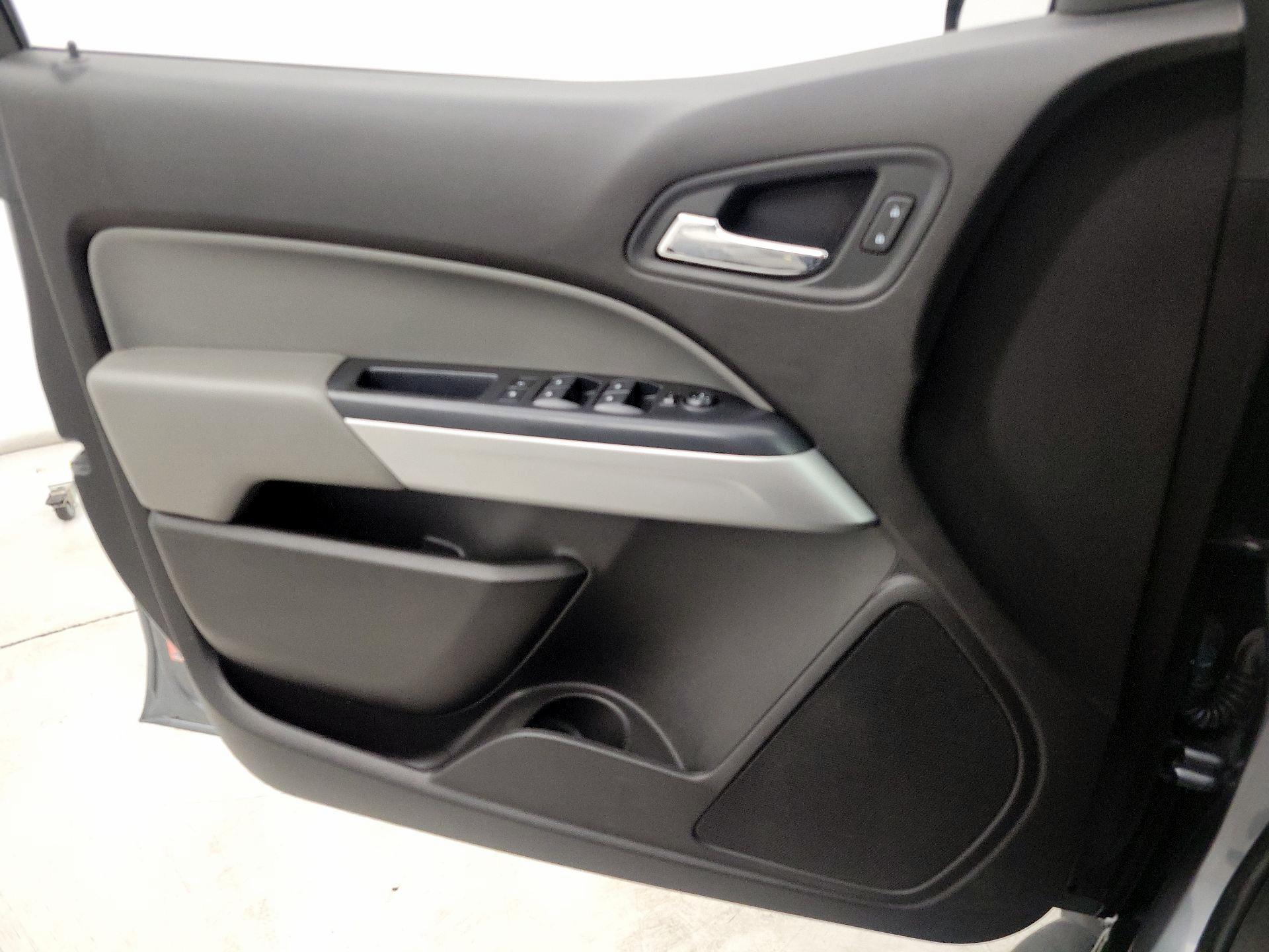 Thumbnail: 2018 Chevrolet Colorado - 12