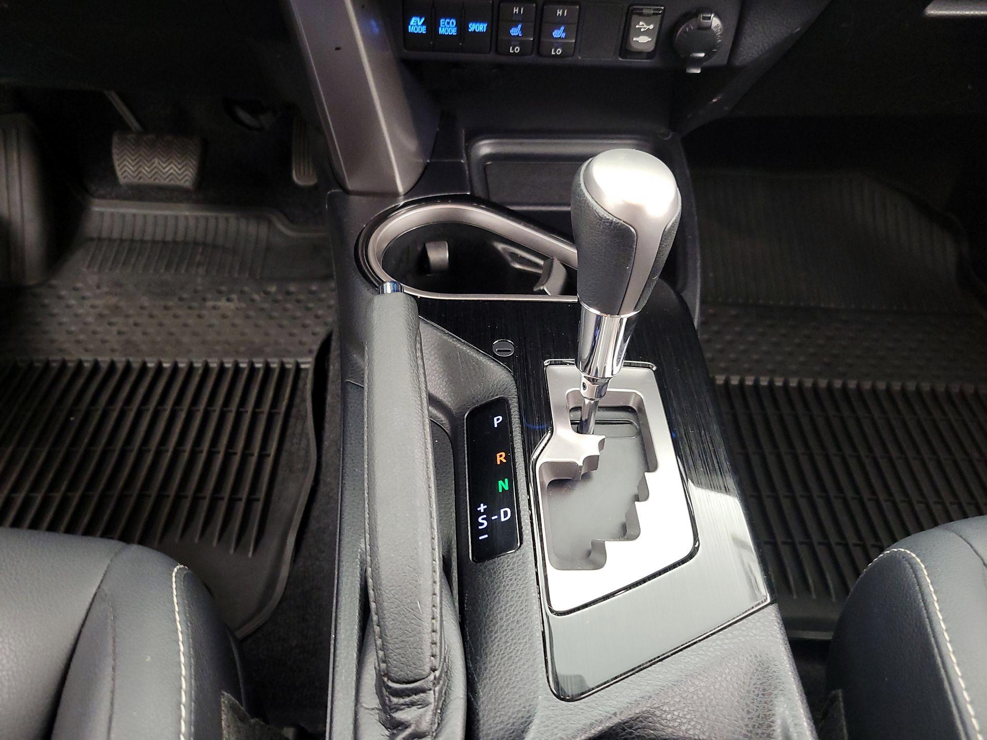 Thumbnail: 2017 Toyota RAV4 - 18