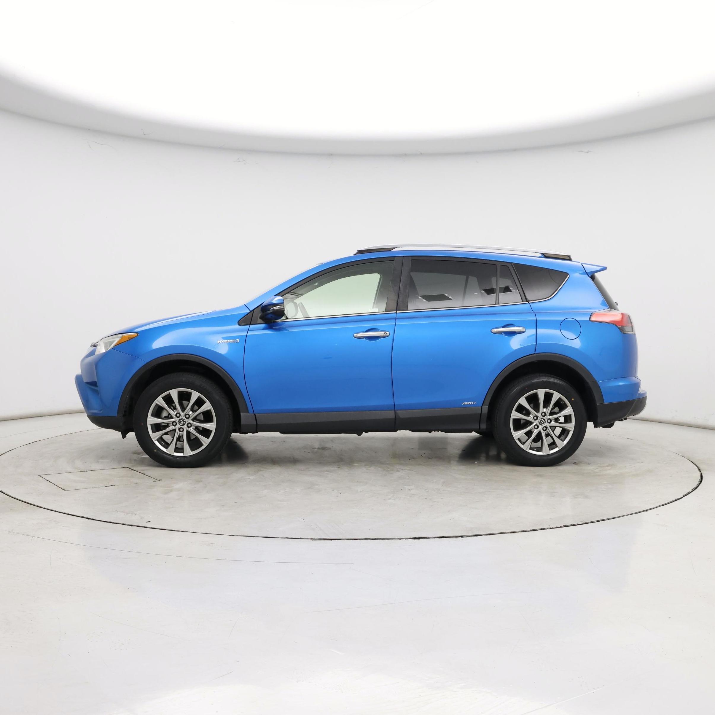 Thumbnail: 2017 Toyota RAV4 - 3