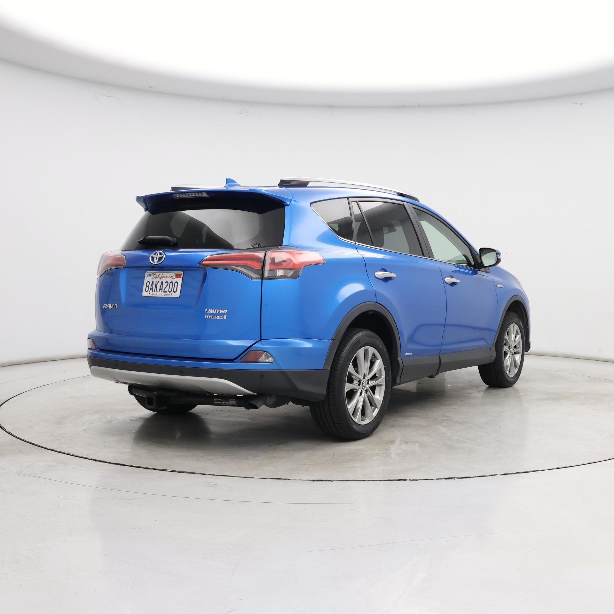 Thumbnail: 2017 Toyota RAV4 - 8