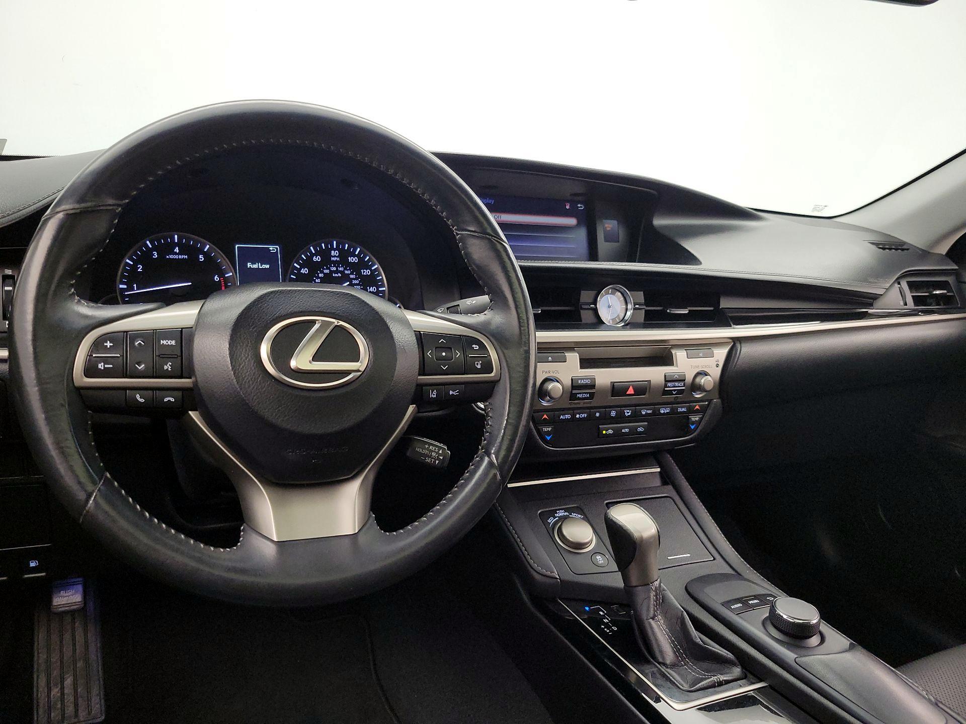 Thumbnail: 2017 Lexus ES - 9