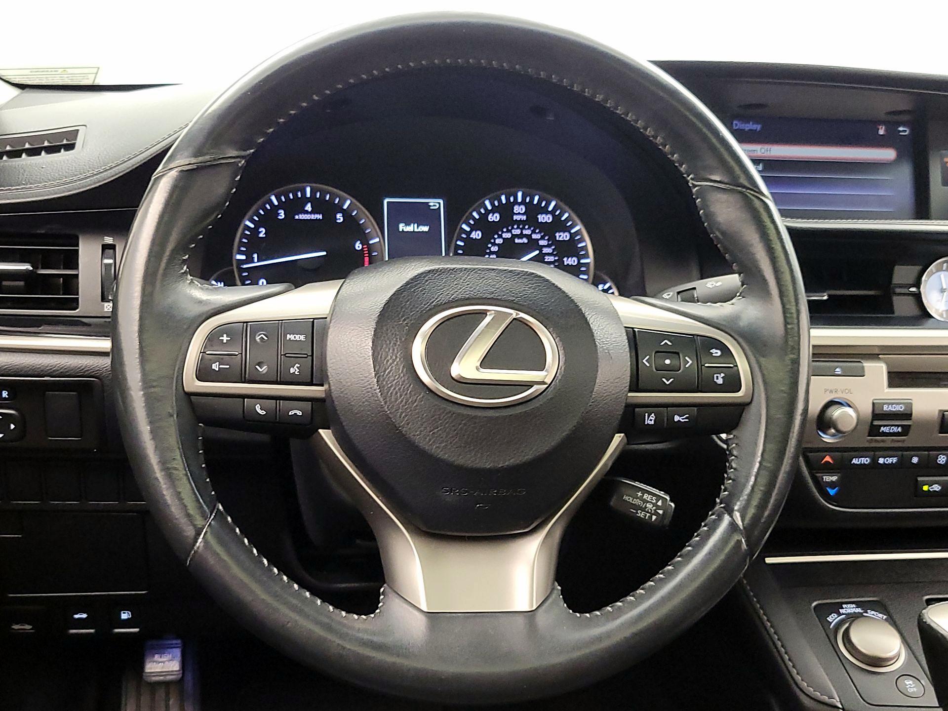 Thumbnail: 2017 Lexus ES - 10