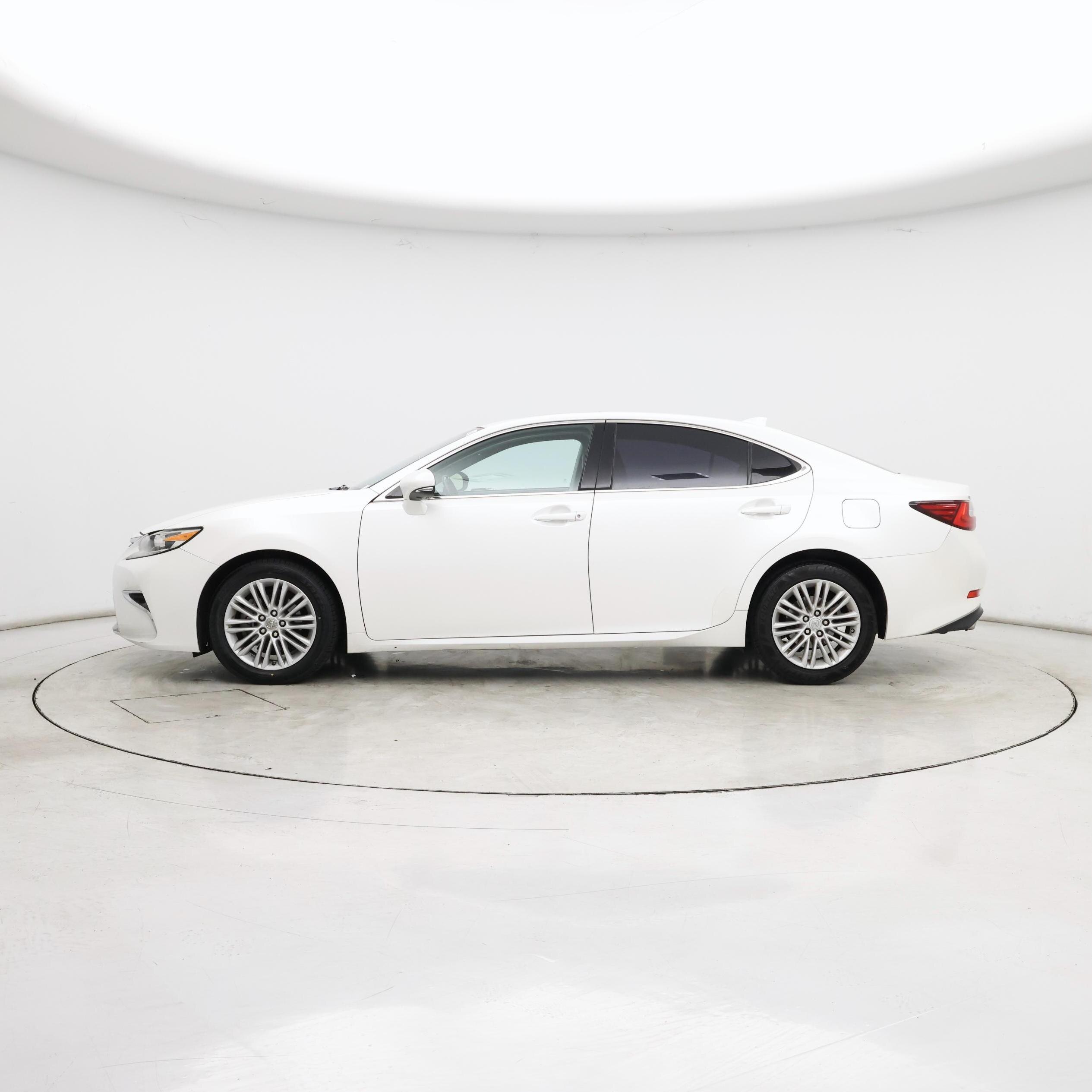 Thumbnail: 2017 Lexus ES - 3