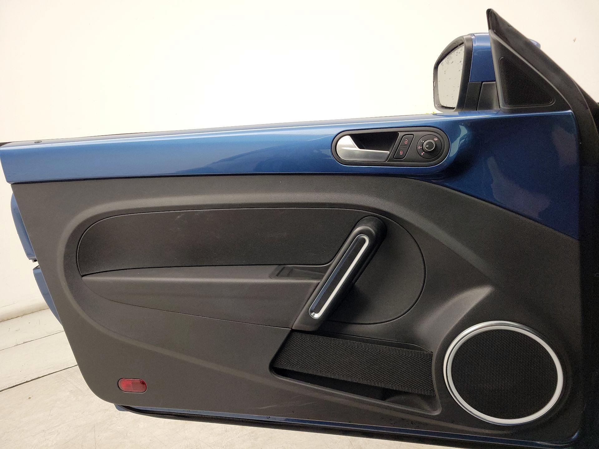 Thumbnail: 2016 Volkswagen Beetle - 12