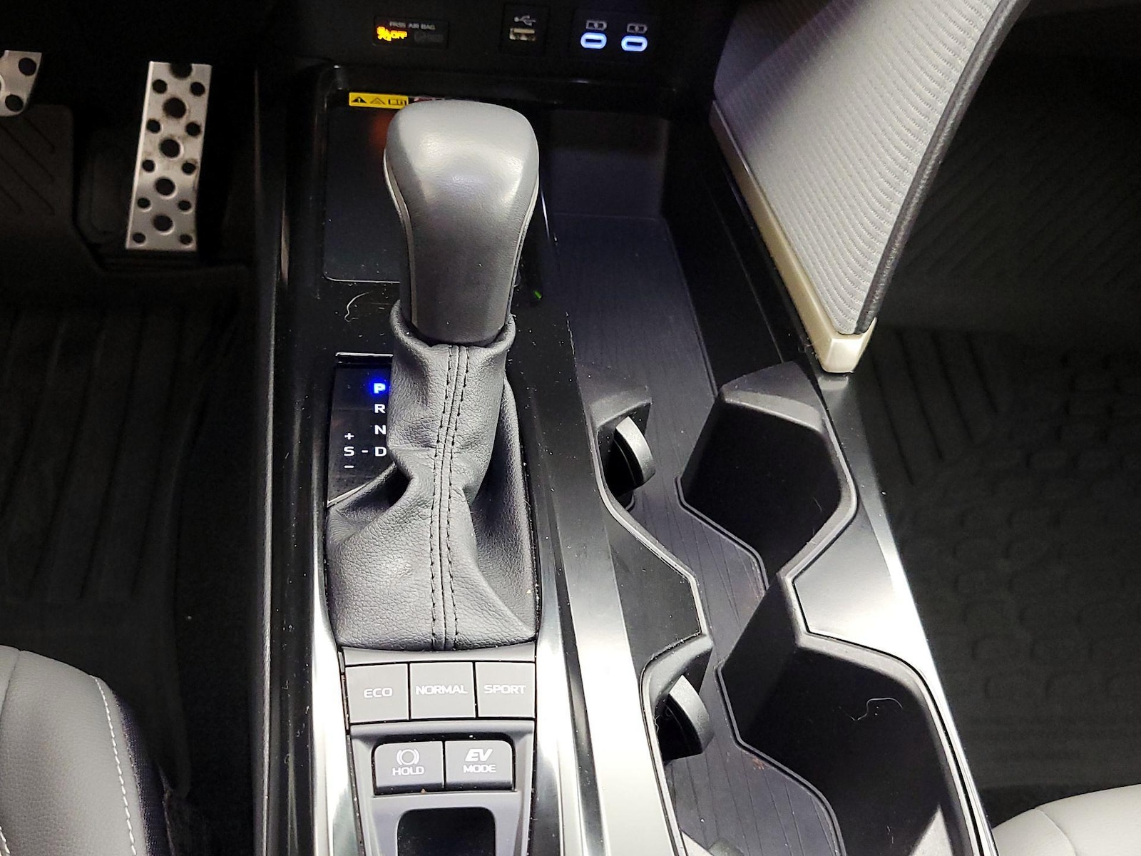 2025 Toyota Camry SE - Photo 18