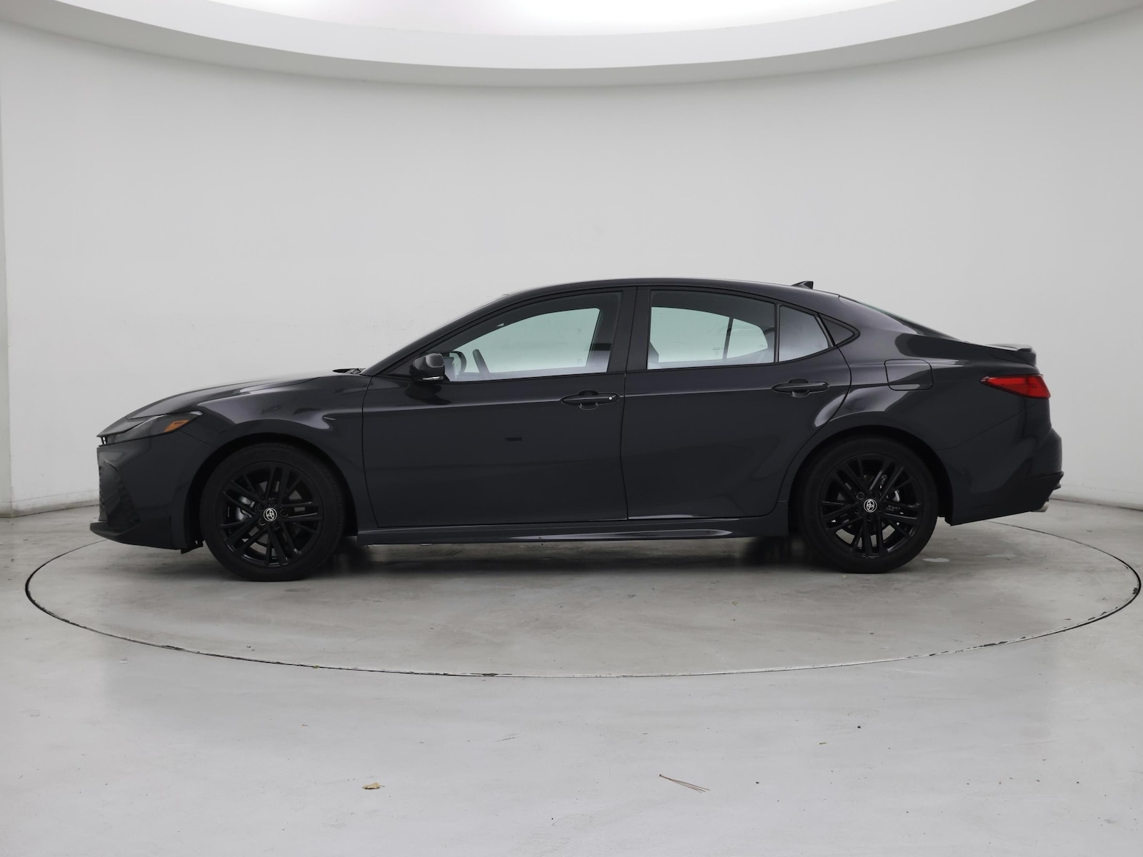 2025 Toyota Camry SE - Photo 4