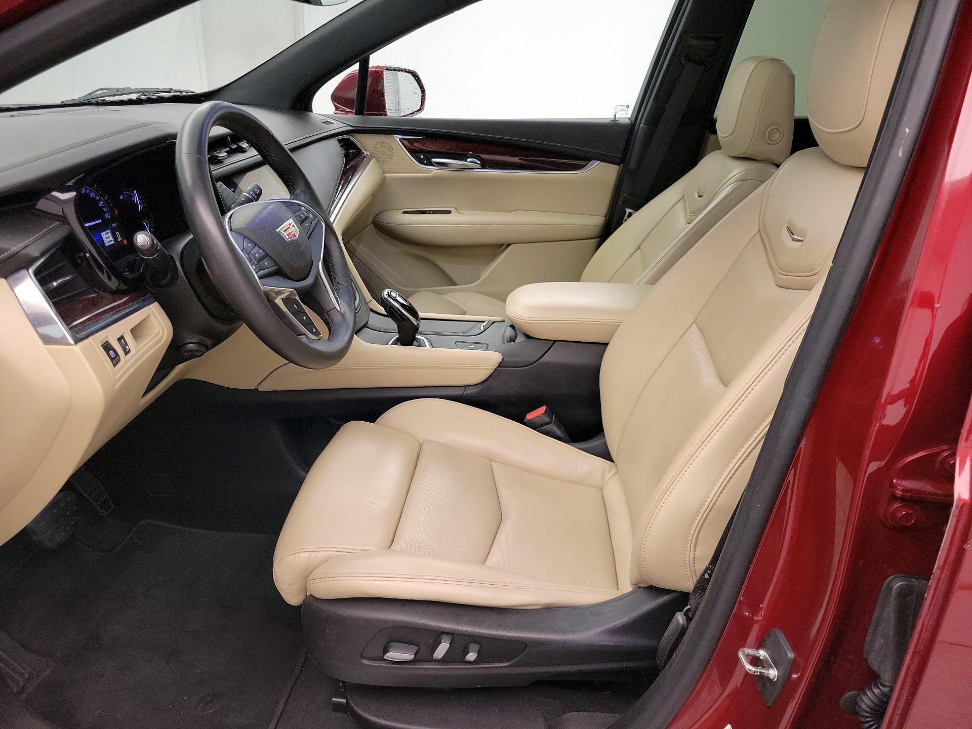 Thumbnail: 2017 Cadillac XT5 - 11