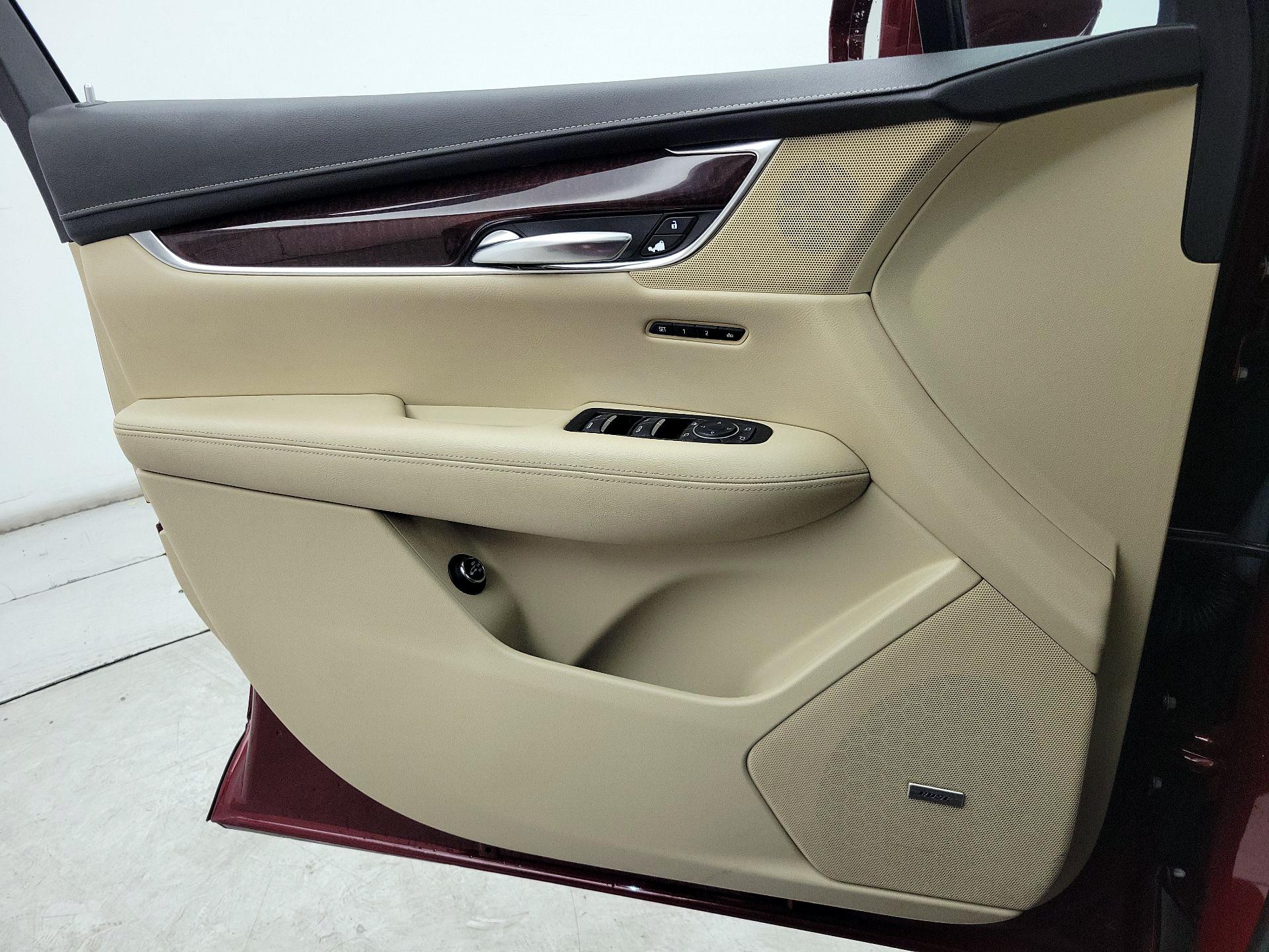 Thumbnail: 2017 Cadillac XT5 - 12