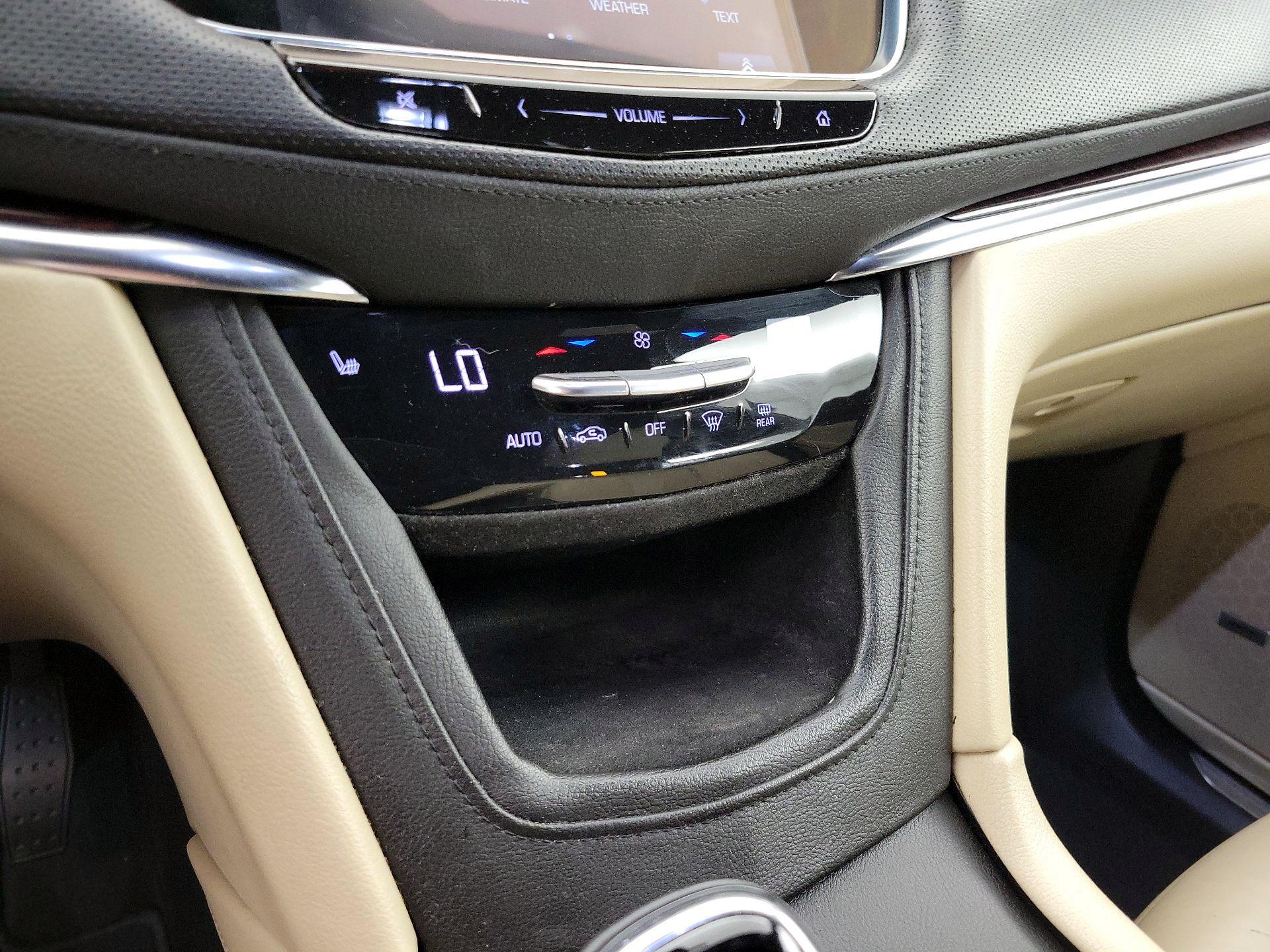 Thumbnail: 2017 Cadillac XT5 - 17