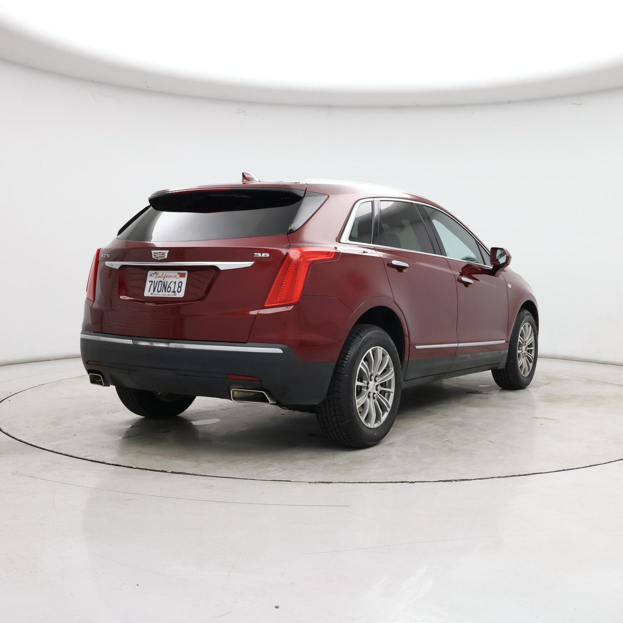 Thumbnail: 2017 Cadillac XT5 - 8