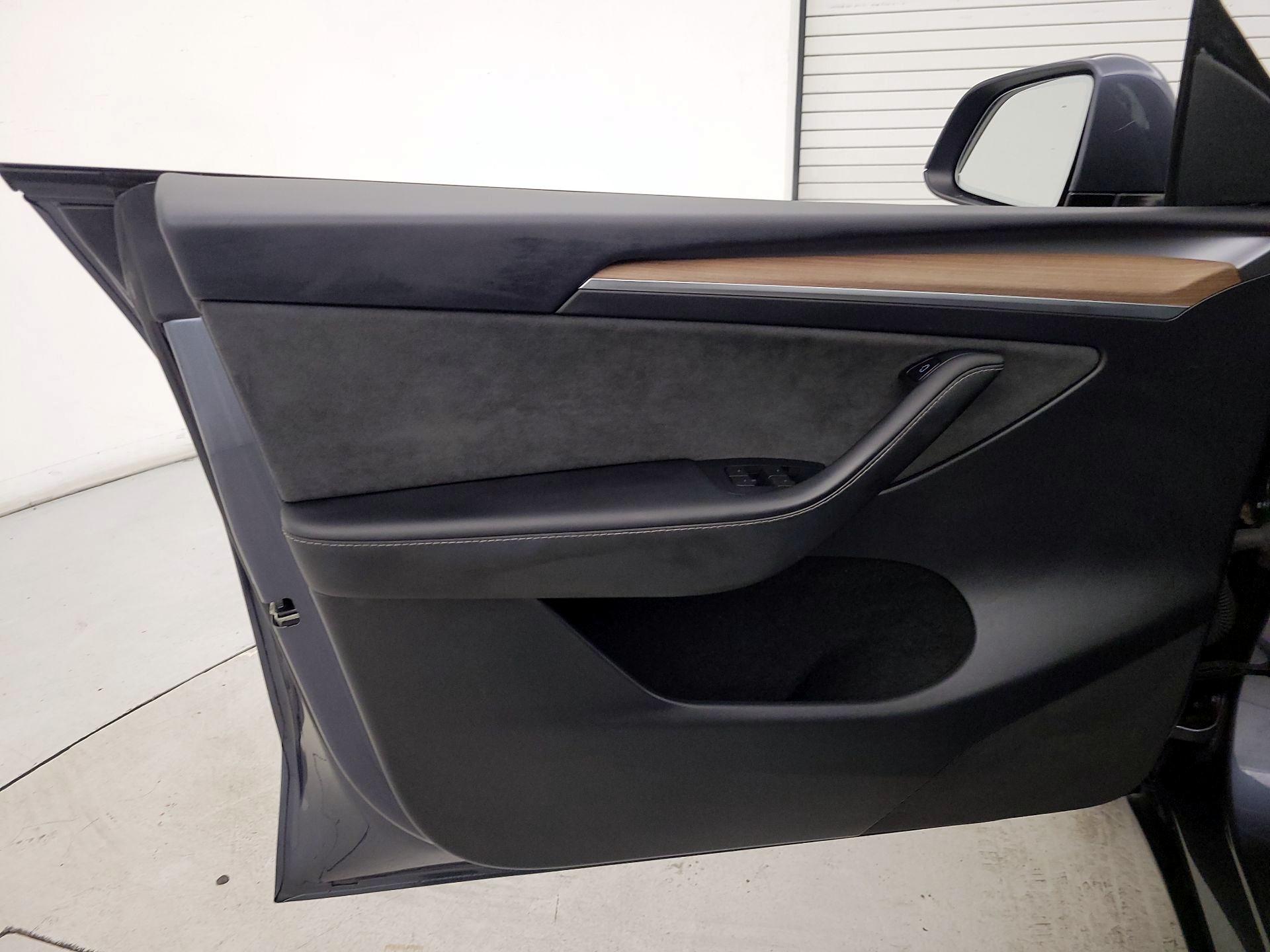 Thumbnail: 2023 Tesla Model Y - 12