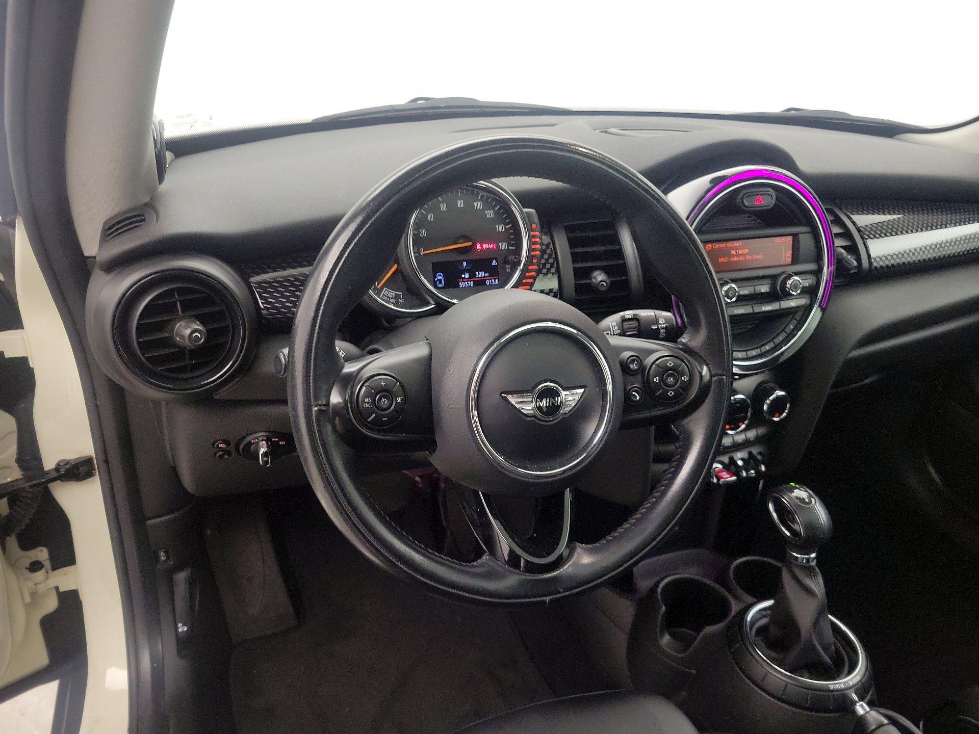 Thumbnail: 2016 MINI Cooper Hardtop - 10