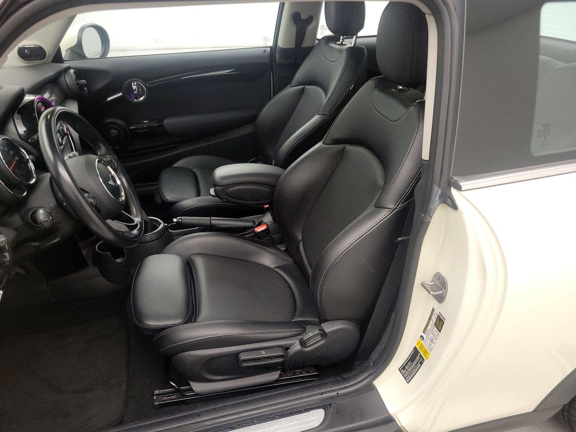 Thumbnail: 2016 MINI Cooper Hardtop - 11