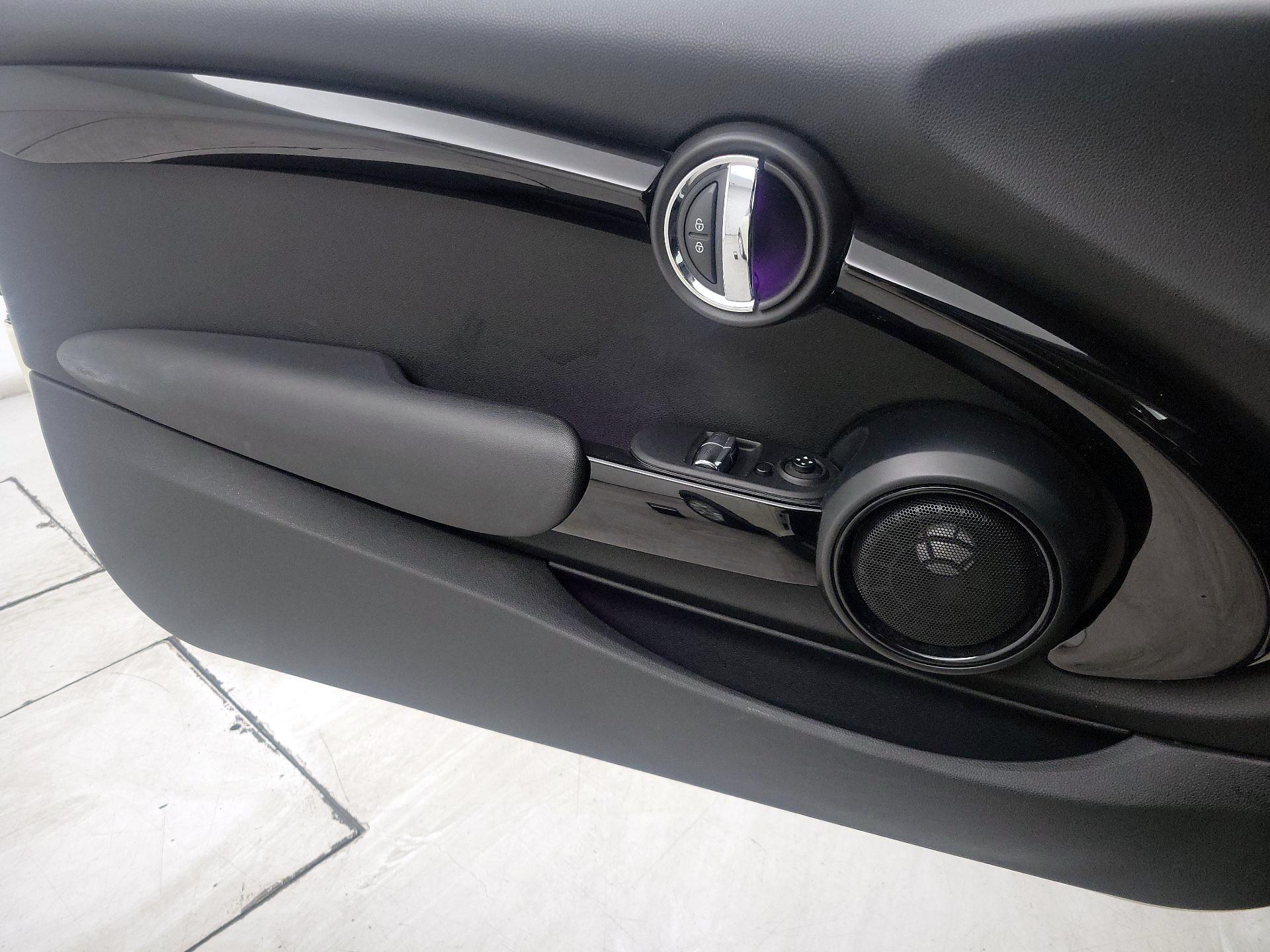 Thumbnail: 2016 MINI Cooper Hardtop - 12