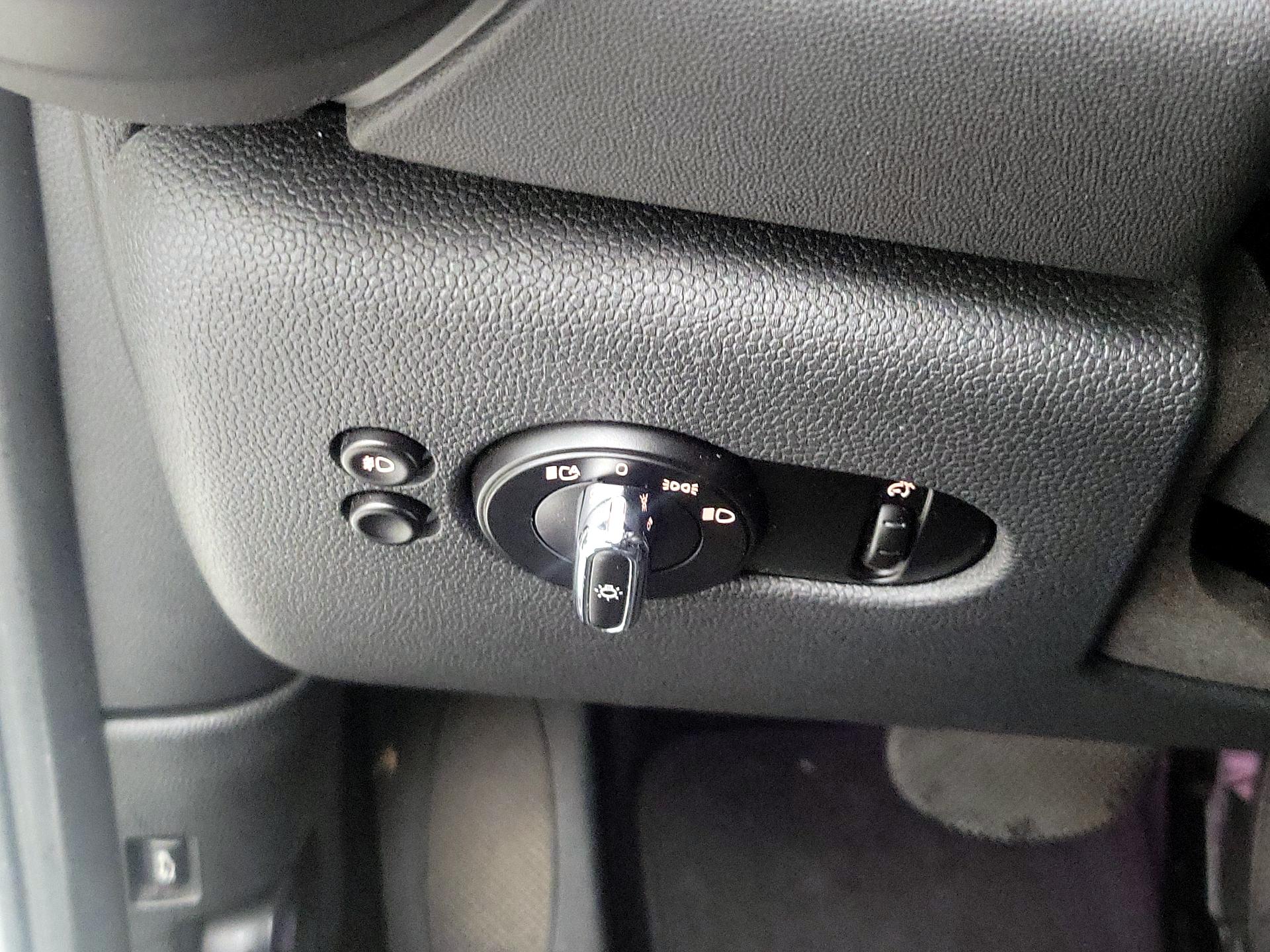 Thumbnail: 2016 MINI Cooper Hardtop - 13