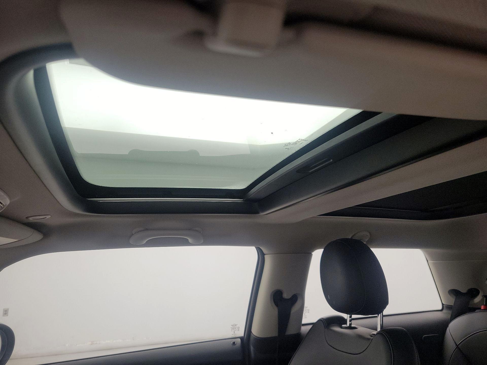 Thumbnail: 2016 MINI Cooper Hardtop - 18