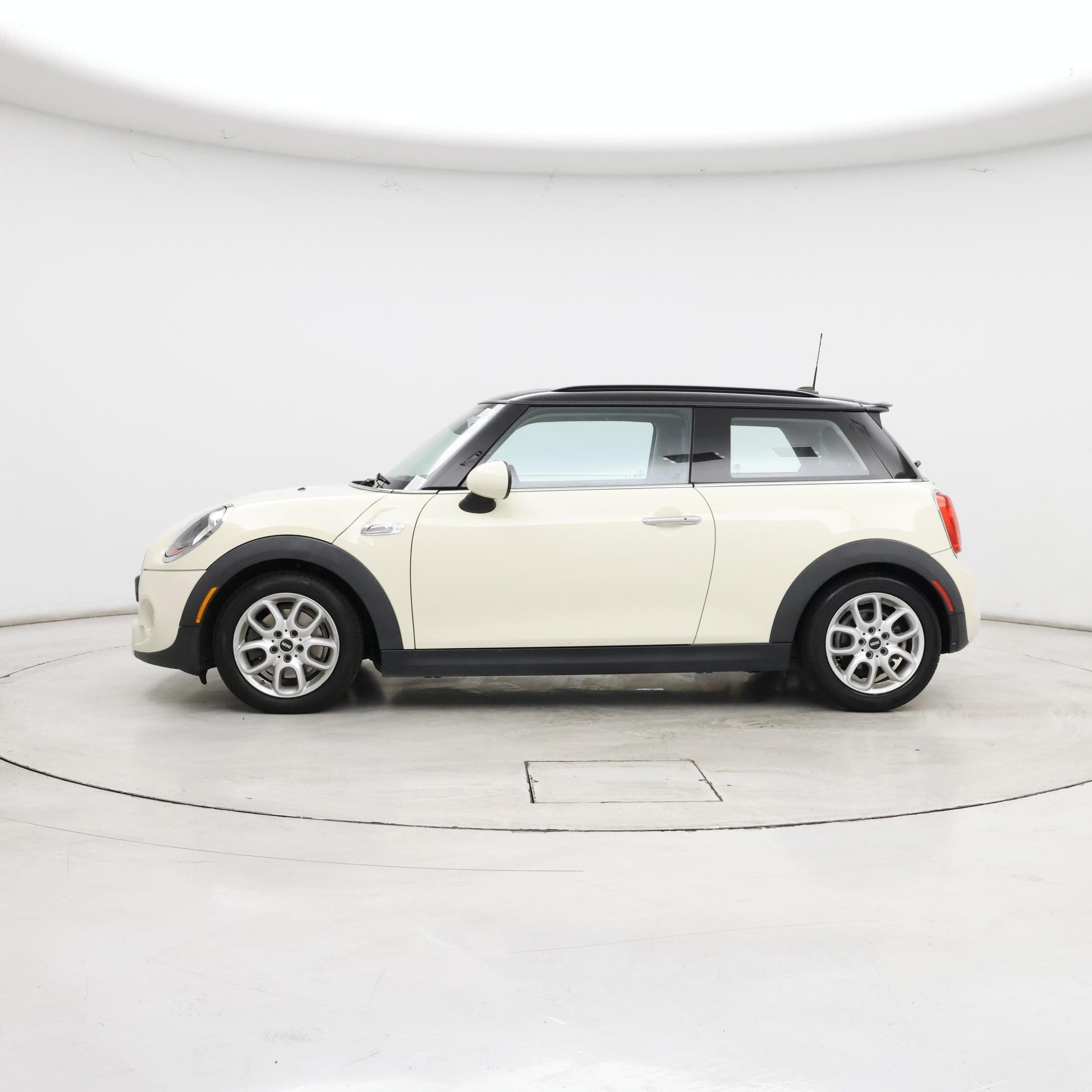 Thumbnail: 2016 MINI Cooper Hardtop - 3