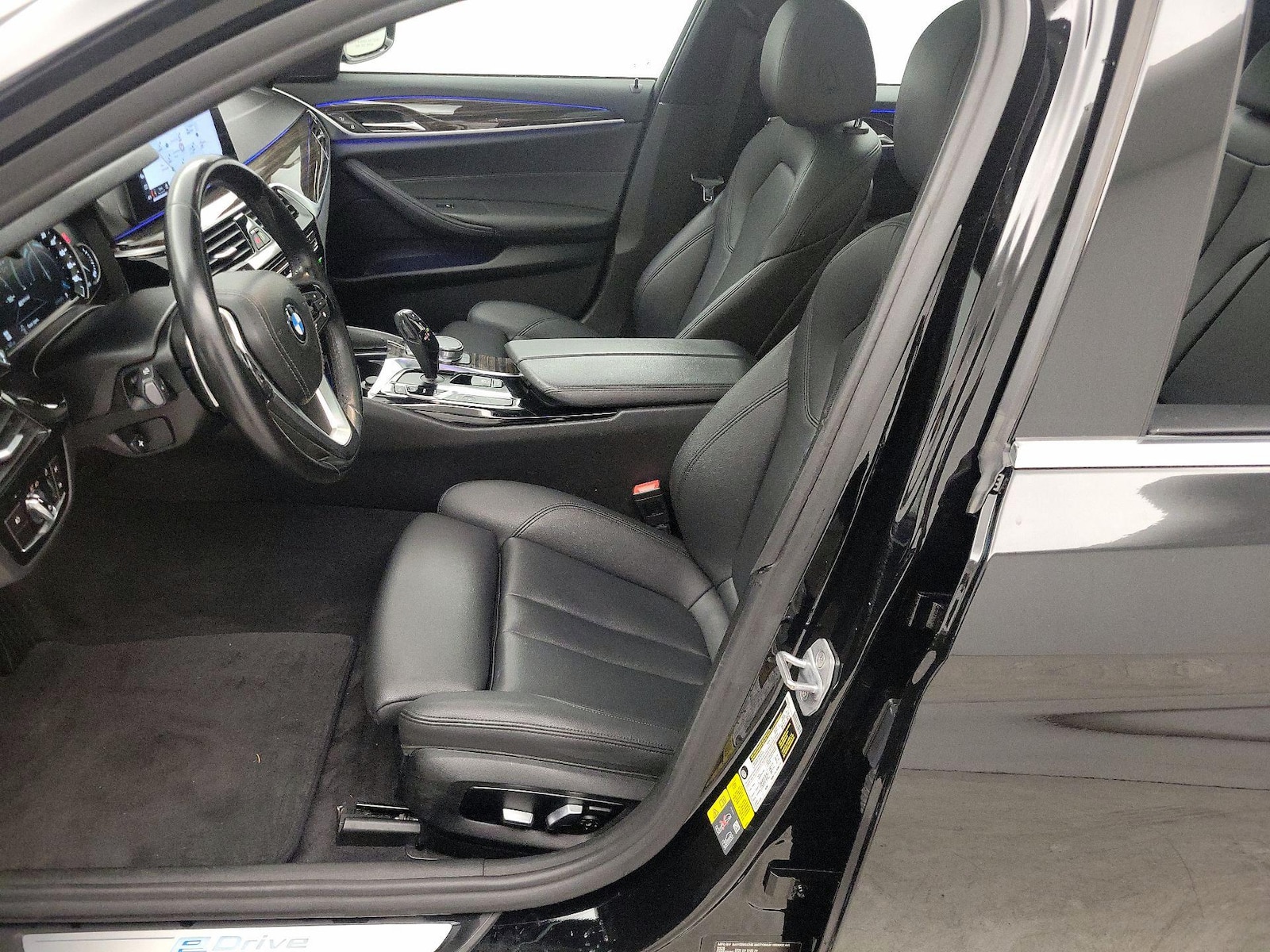 2018 BMW 5 Series 530e - Photo 12