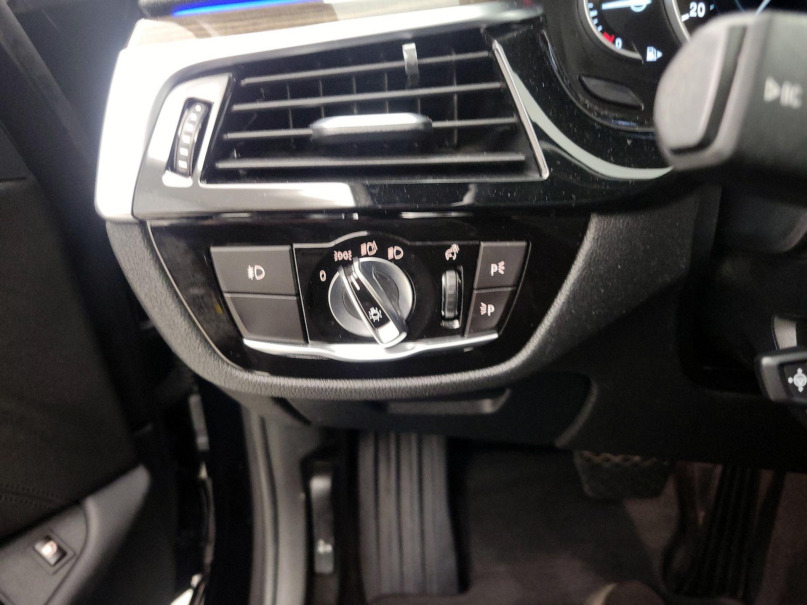 2018 BMW 5 Series 530e - Photo 14