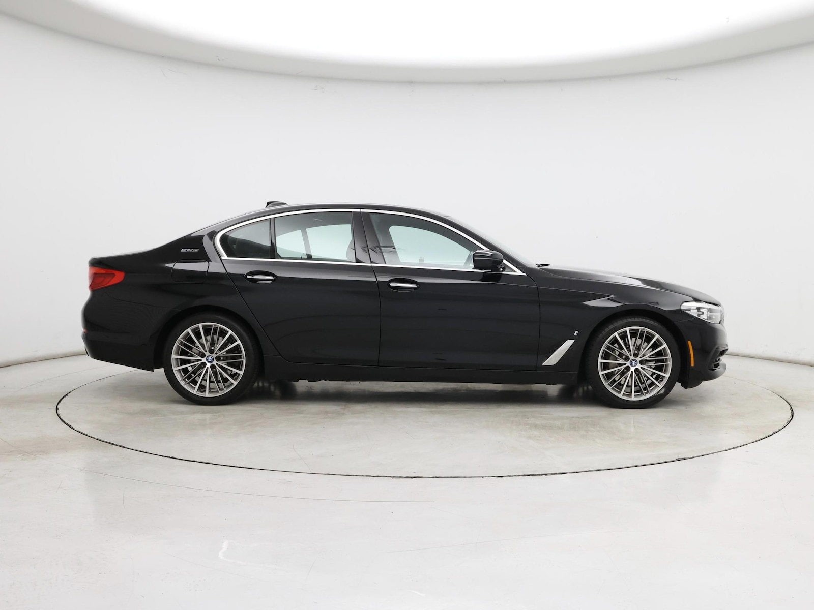 2018 BMW 5 Series 530e - Photo 8