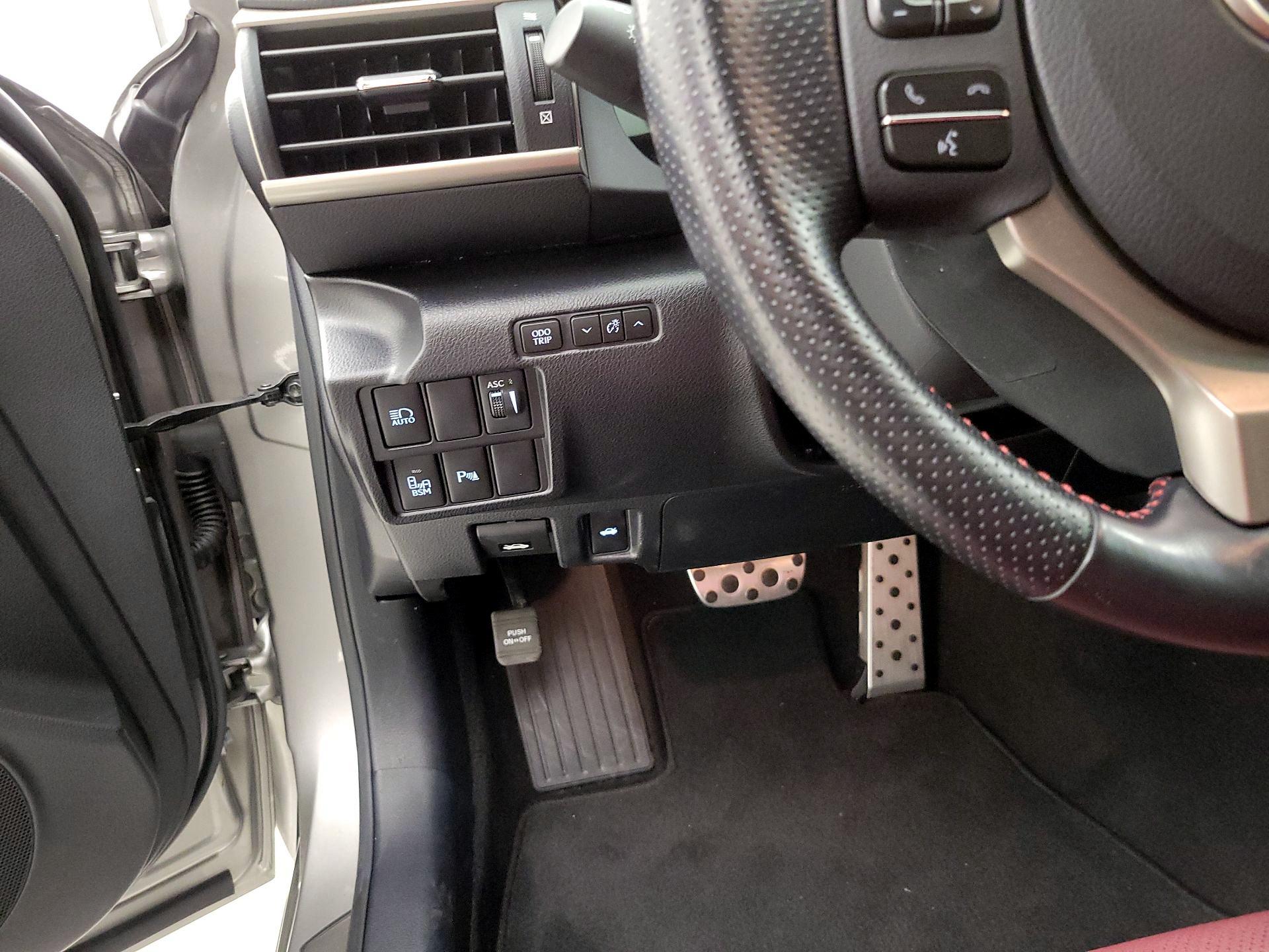 Thumbnail: 2020 Lexus IS - 13