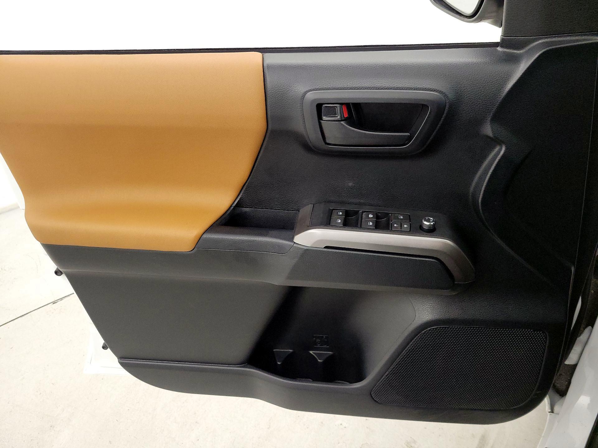 Thumbnail: 2017 Toyota Tacoma - 12