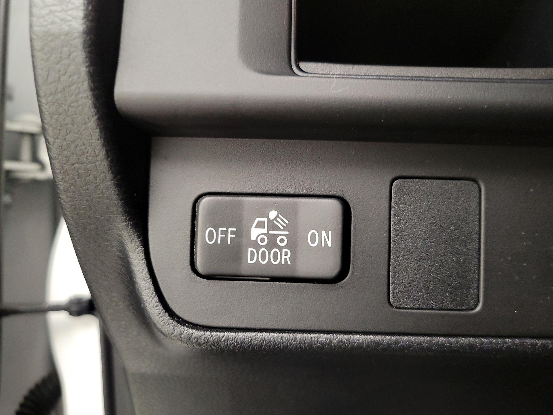 Thumbnail: 2017 Toyota Tacoma - 13