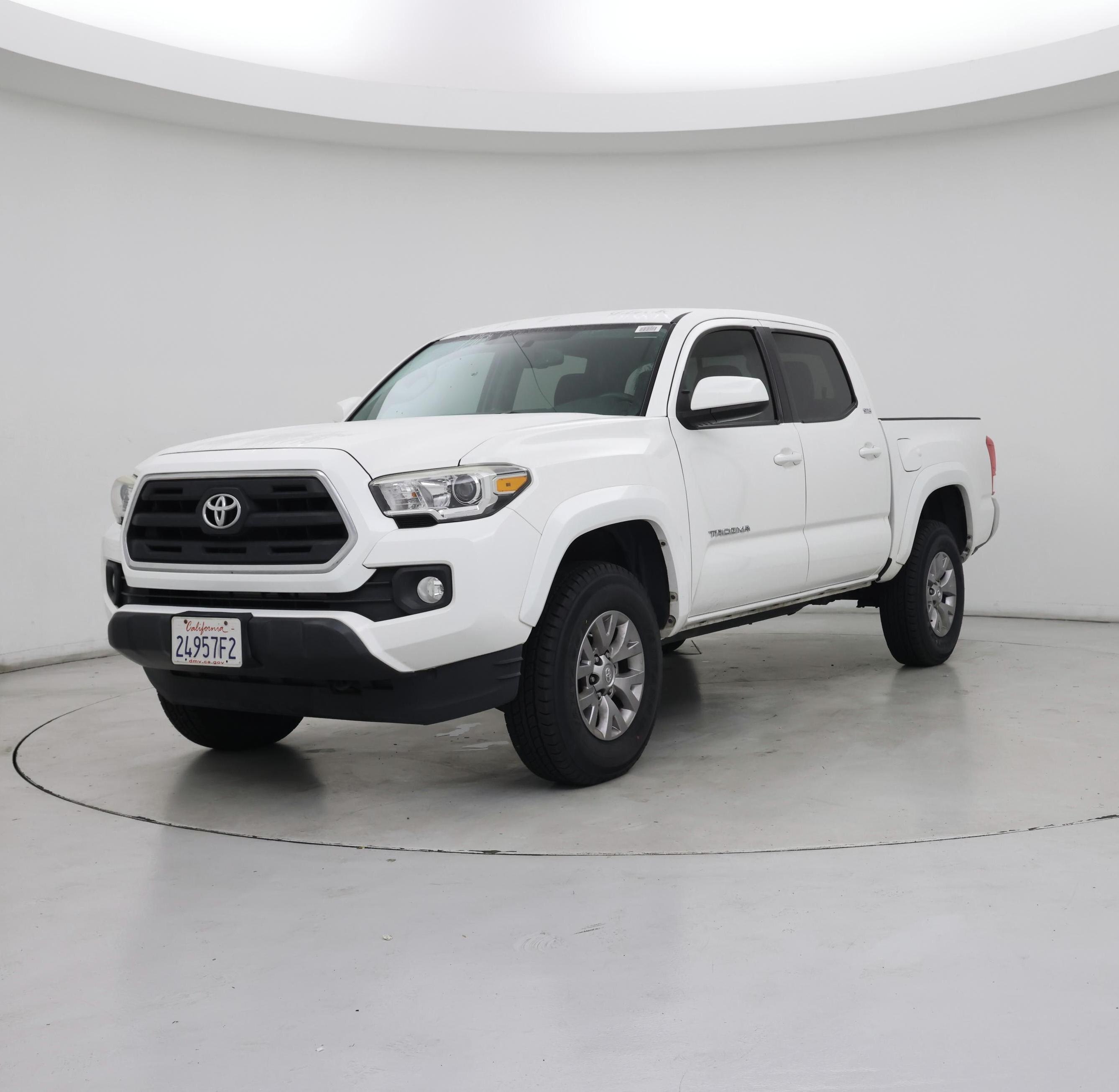 Thumbnail: 2017 Toyota Tacoma - 4