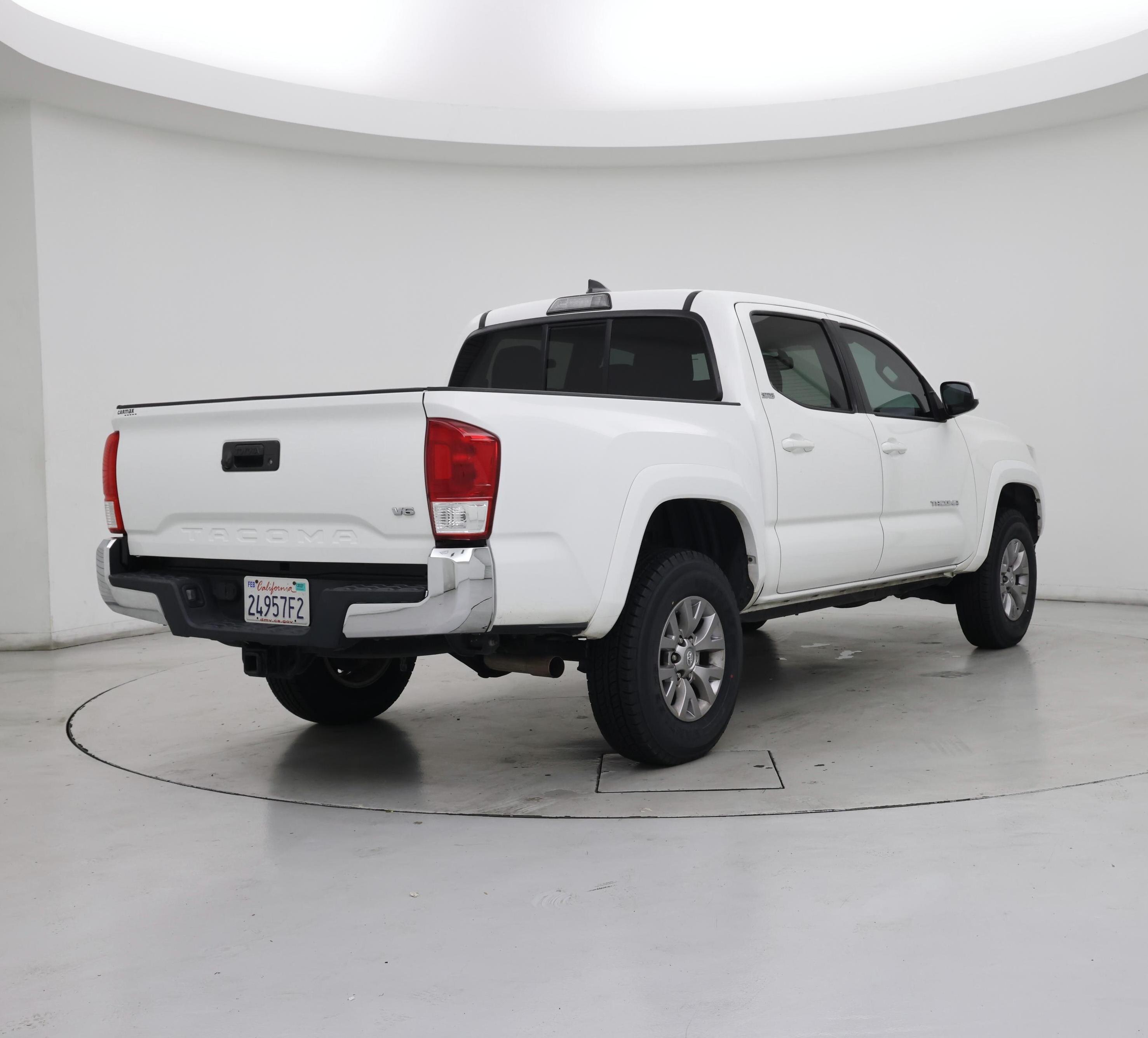 Thumbnail: 2017 Toyota Tacoma - 8