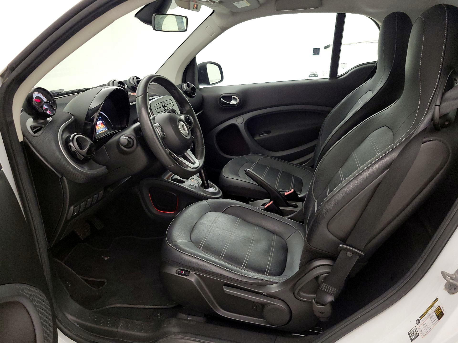 Thumbnail: 2016 smart fortwo - 11